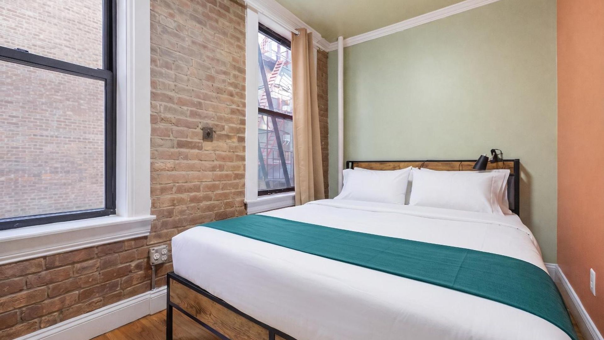 2 Bd Stylish Getaway In Lower Manhattan Apartment