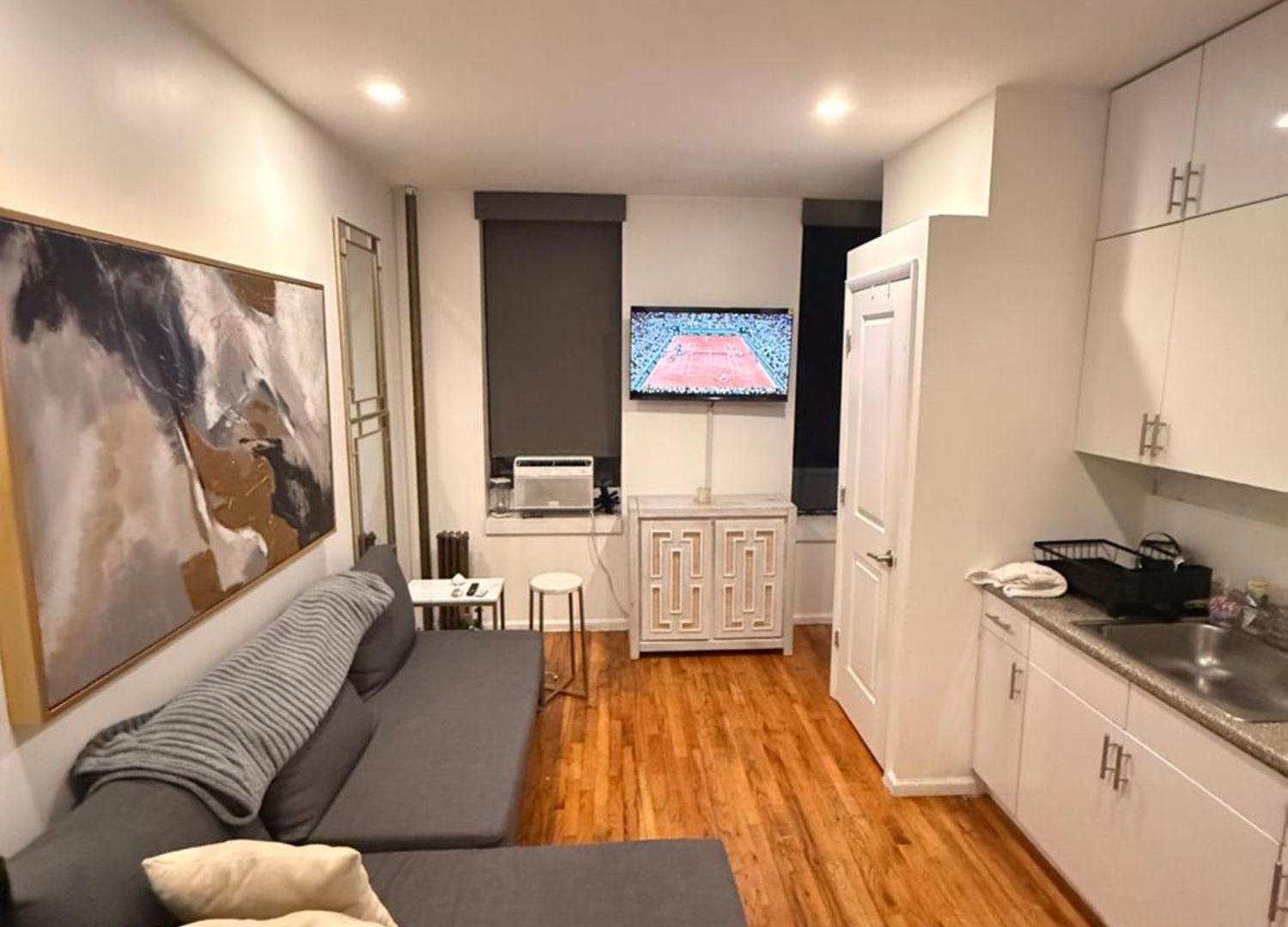 Midtown West Apartment New York