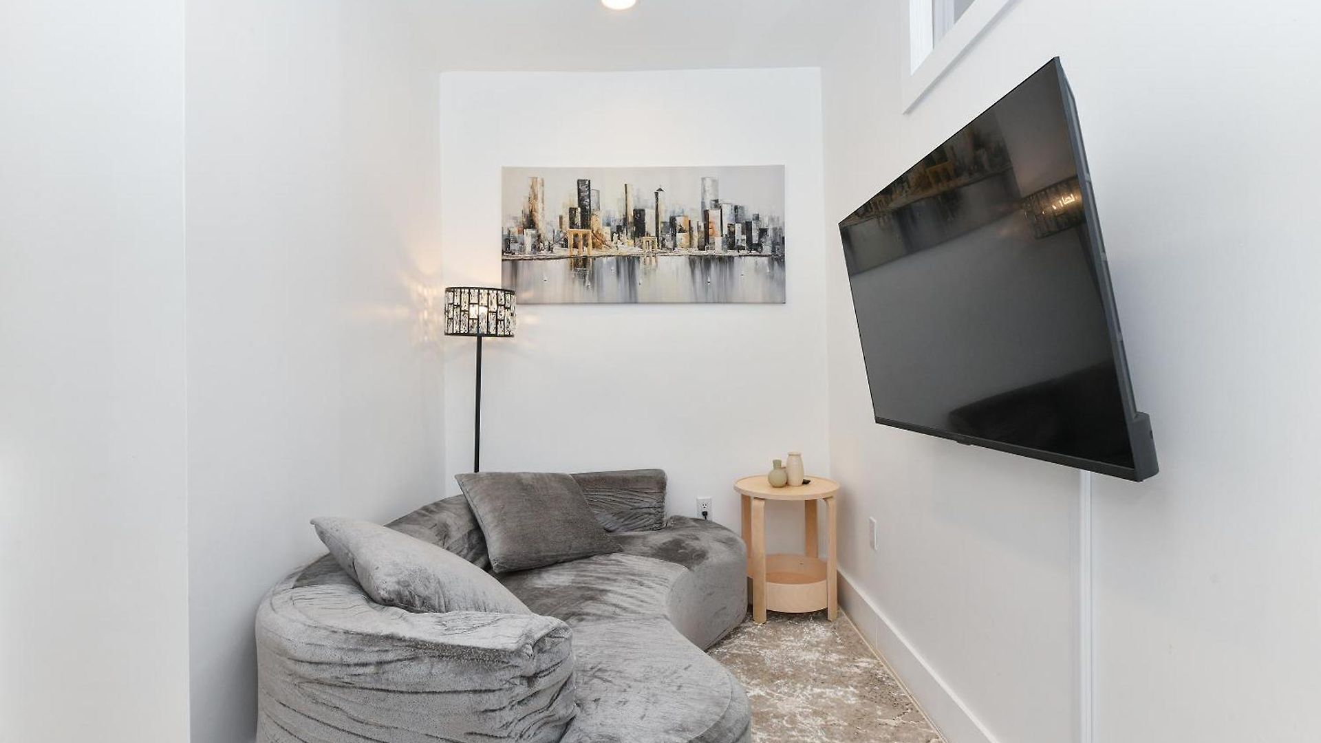 Chic 2br Steps To Park