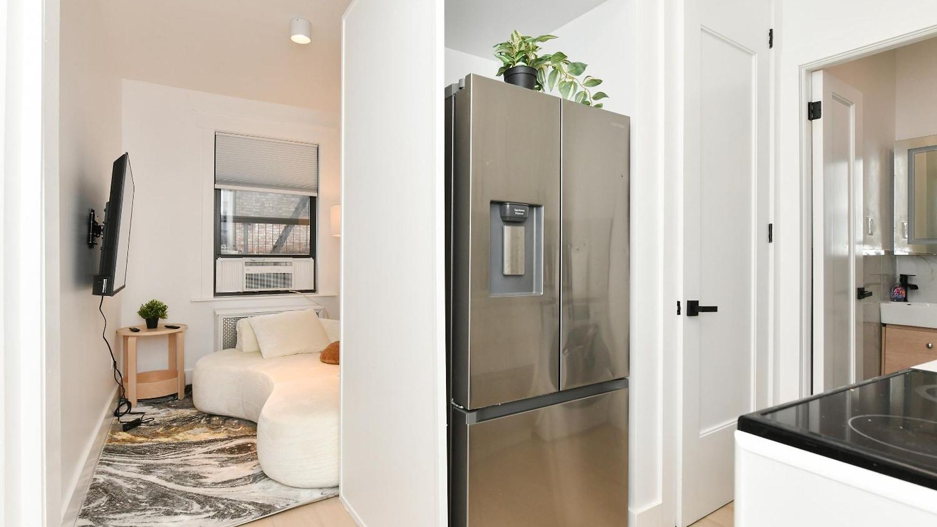 Elegant 2 Bedroom Retreat Near Park Apartment *