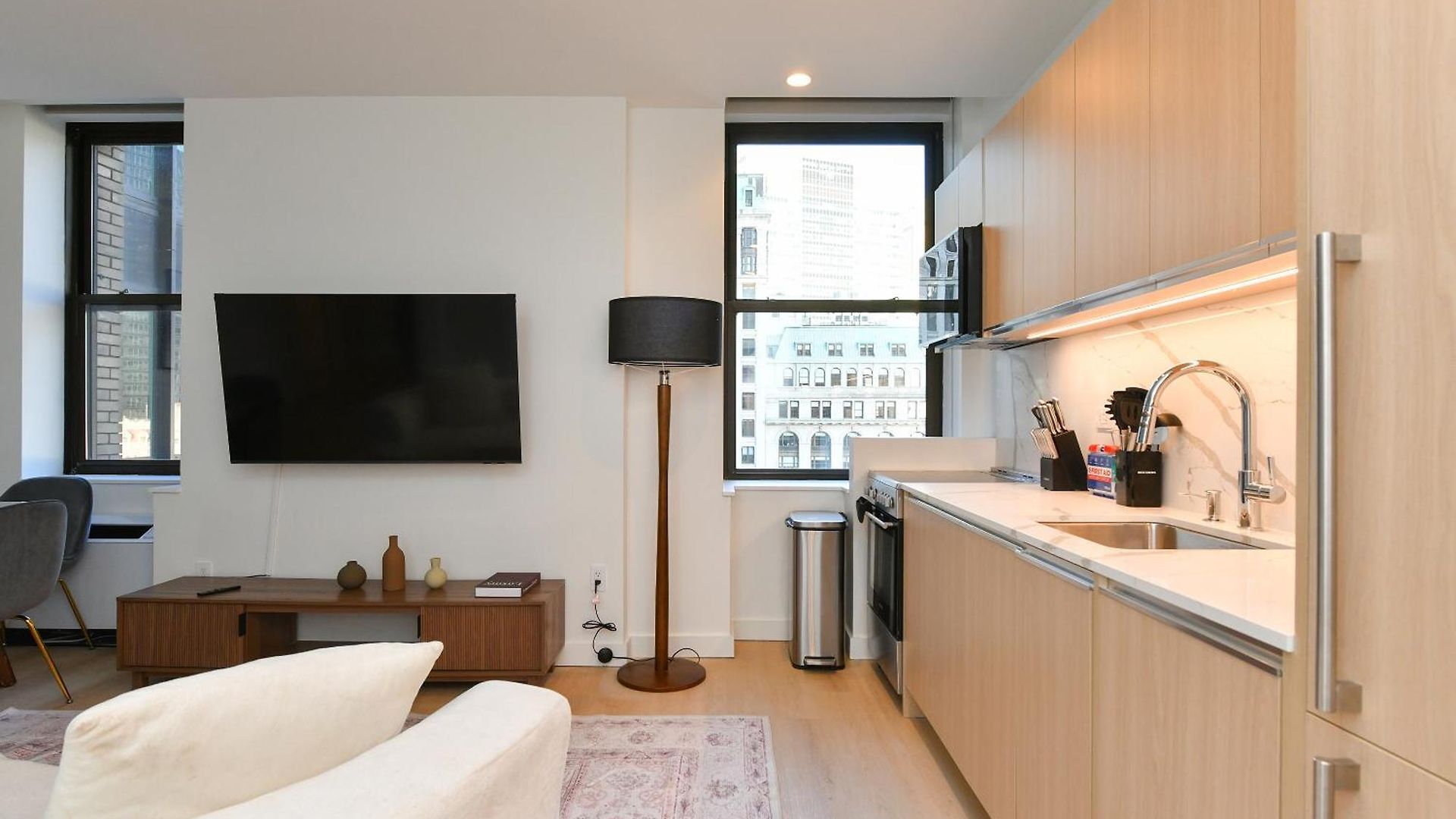 Sleek 2br Oasis In Financial District Apartment New York