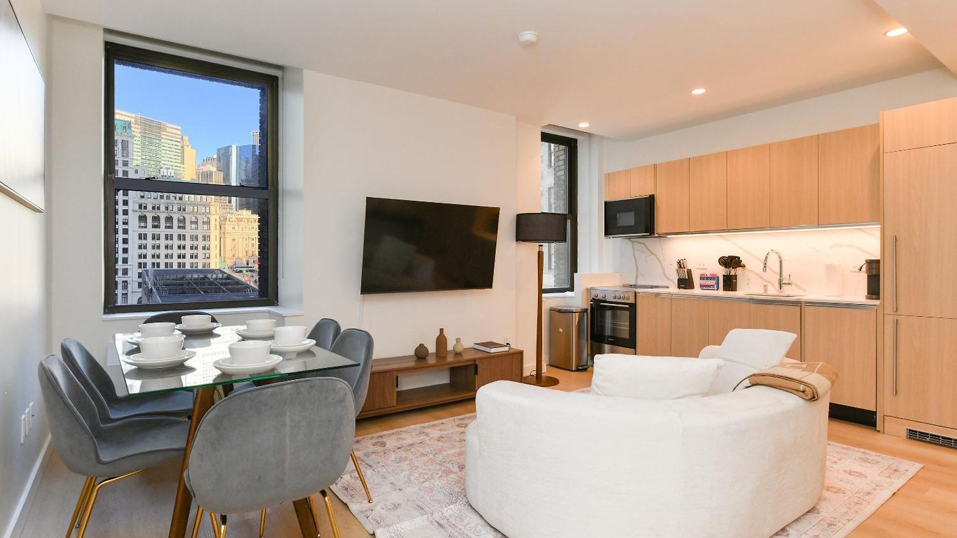 Sleek 2br Oasis In Financial District Apartment