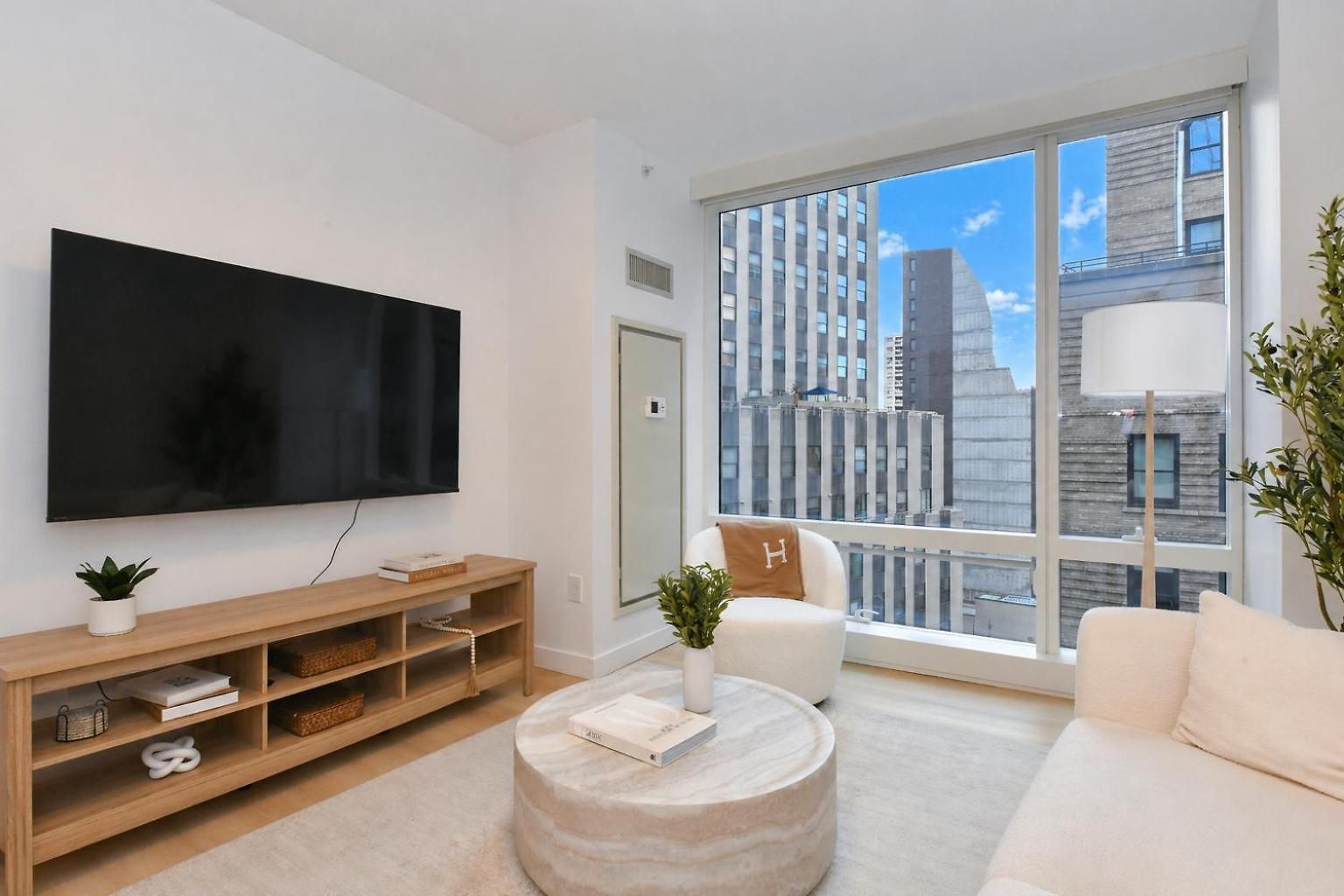 Luxury In Downtown Manhattan Skyline Views *