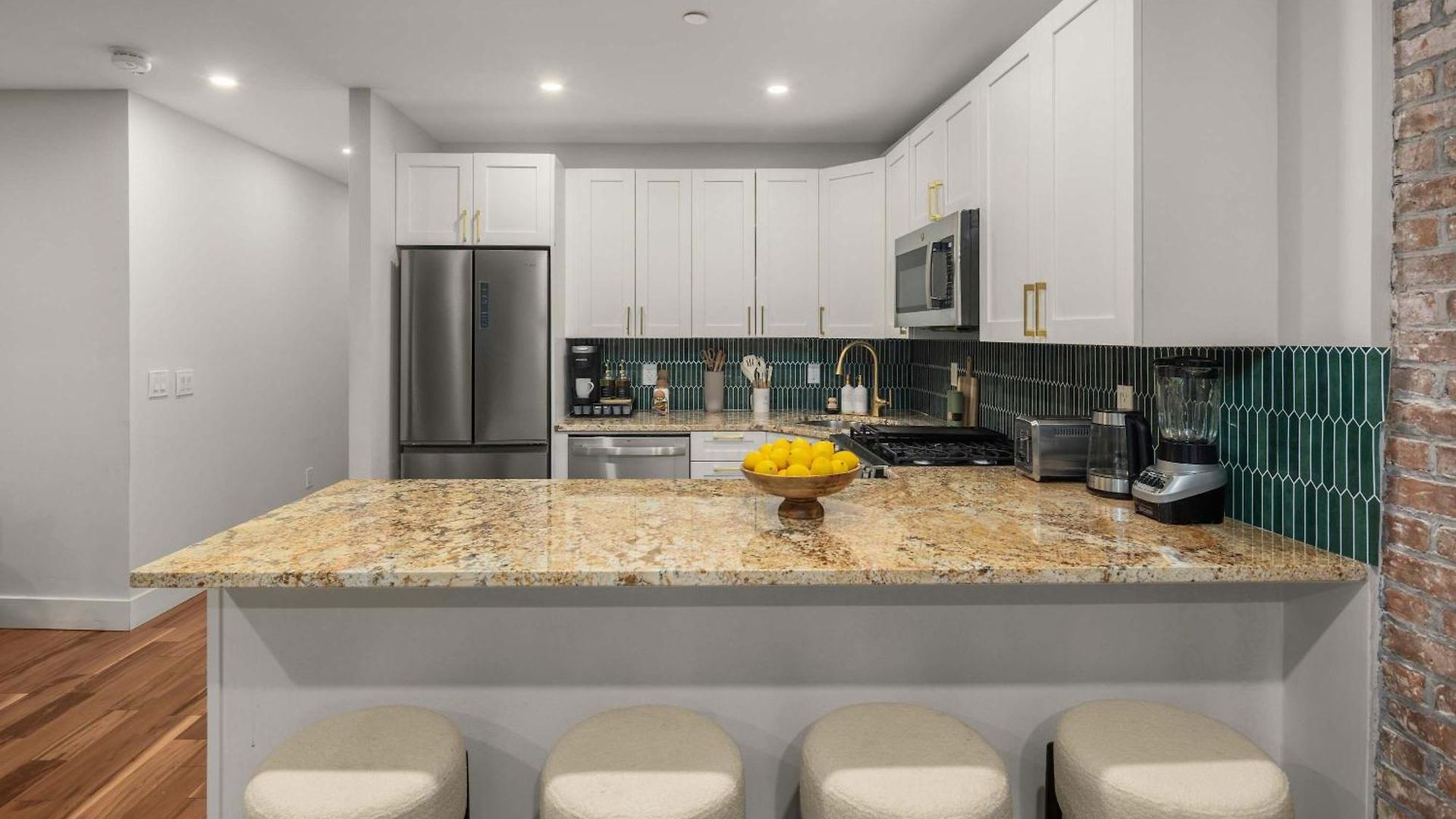 Bright And Modern Unit New York