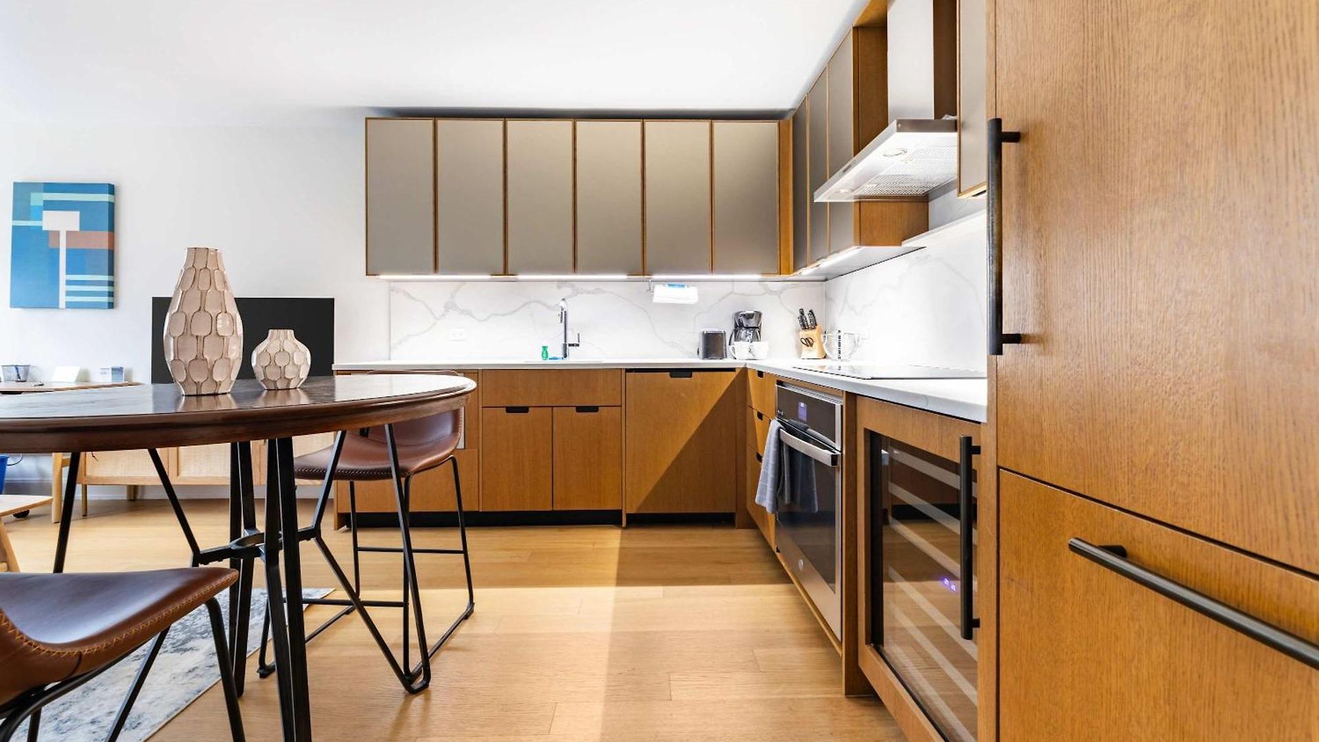 Luxury 1br With Rooftop Gym & Laundry Apartment *