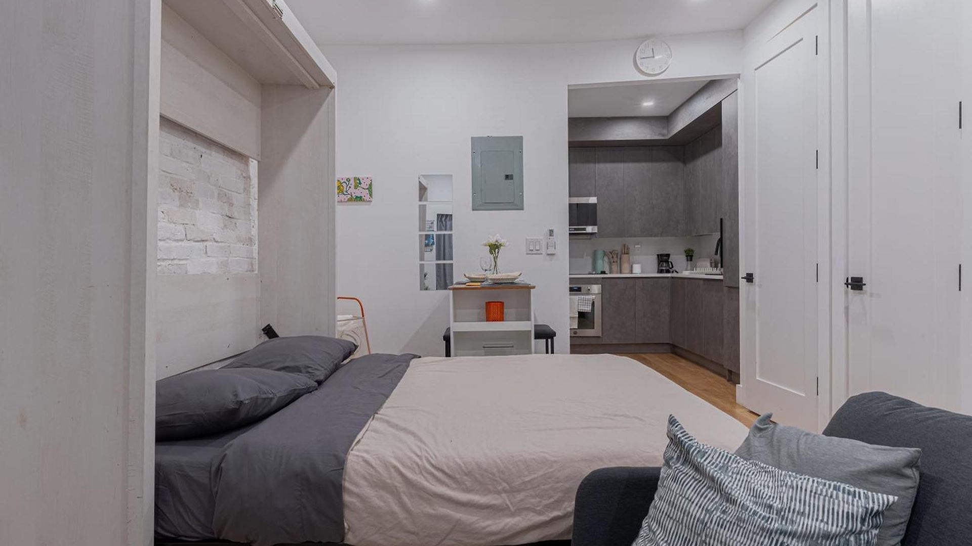 Newly Renovated Near Train Apartment New York
