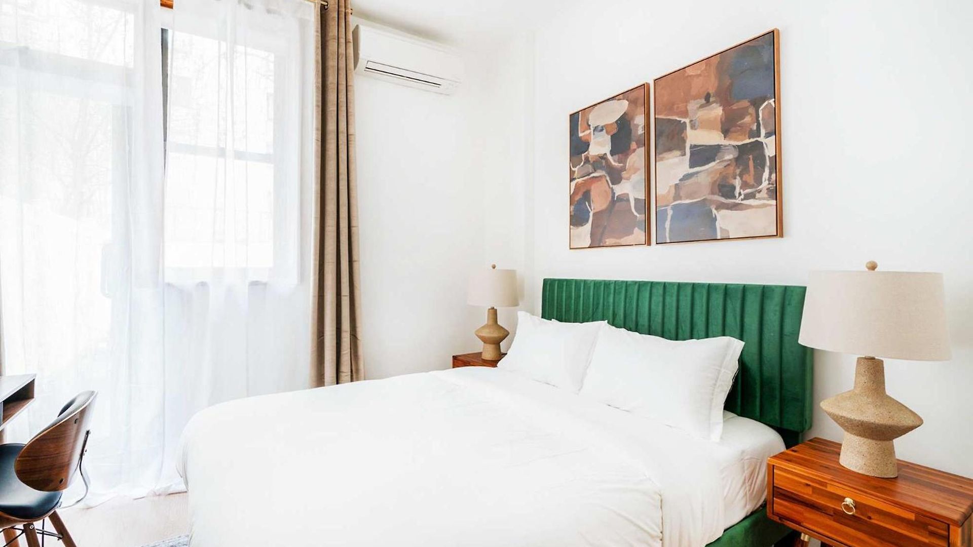 Apartment 14-b Sleek Modern 1br W Outdoor Space Union Square Wd In Unit