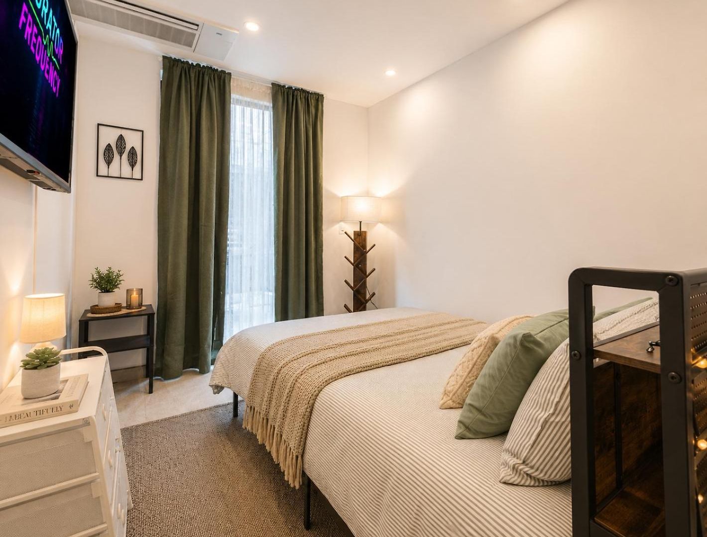 Modern And Stylish 1bd Duplex And Backyard * New York