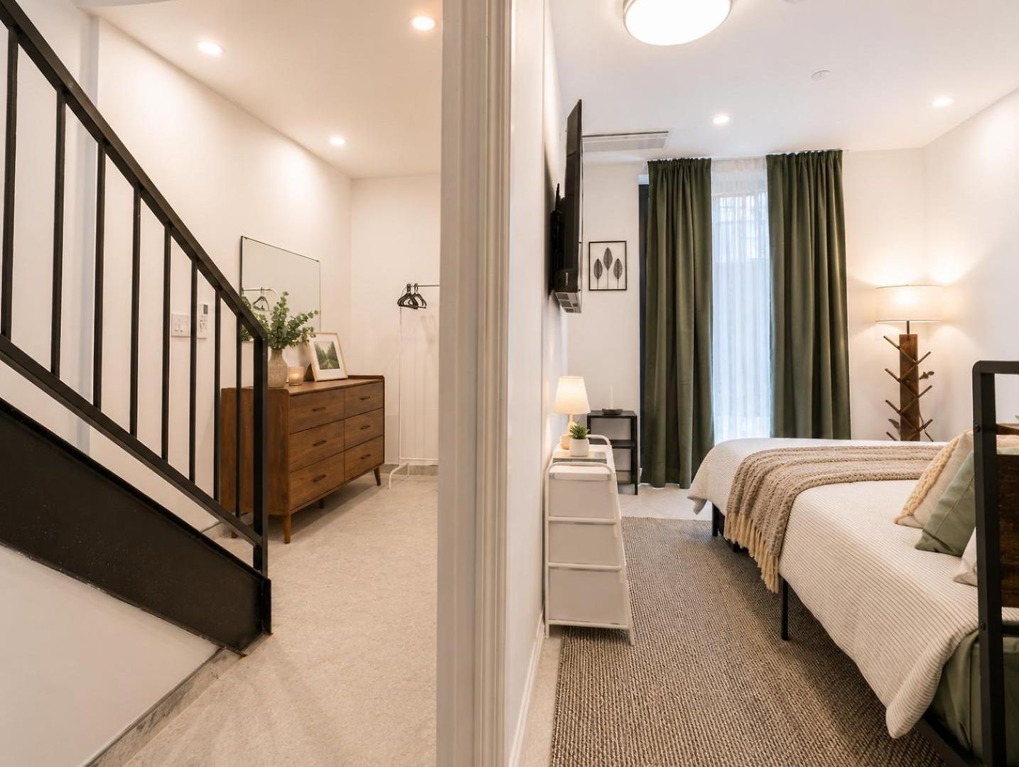 Modern And Stylish 1bd Duplex And Backyard Apartment New York