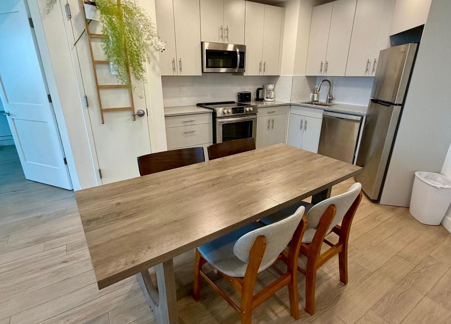 Convenient Spacious Bright New Modern Penthouse 3br2ba Balcony New York