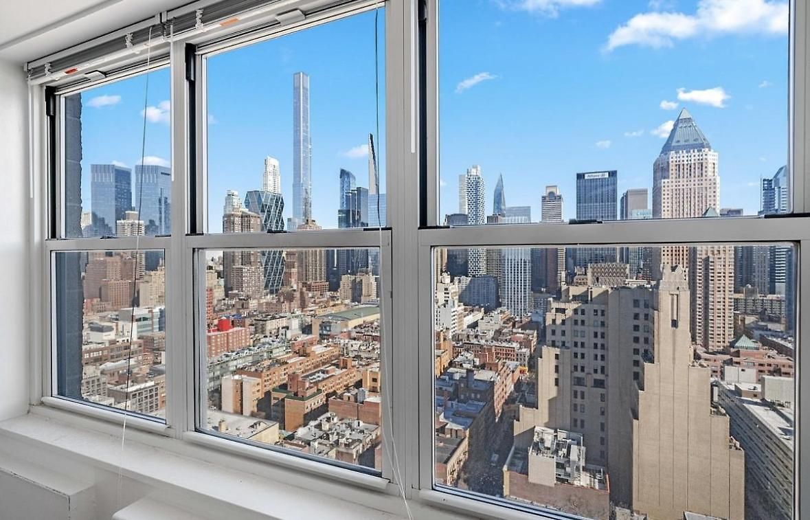 Midtown High Floor Stunning Panoramic View Corner 2br
