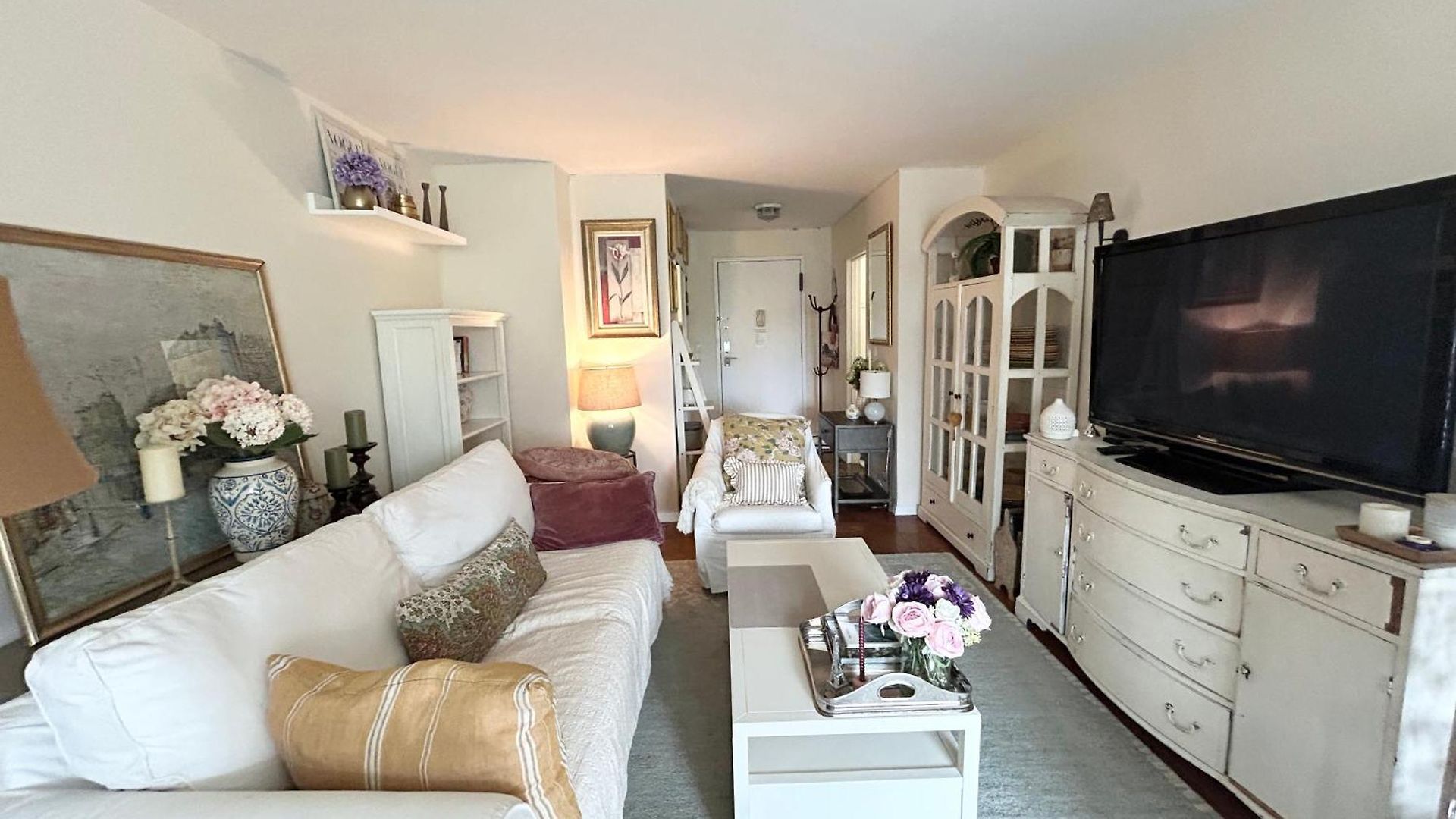 Spacious And Beautiful At Park West!