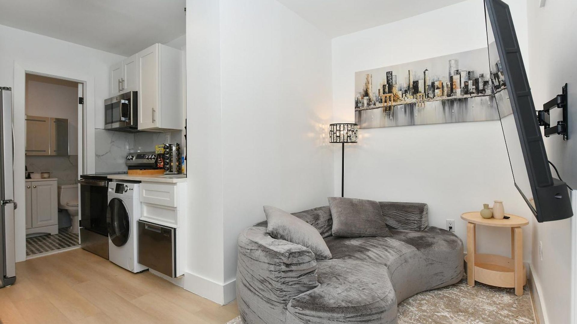Chic 2br Steps To Park *