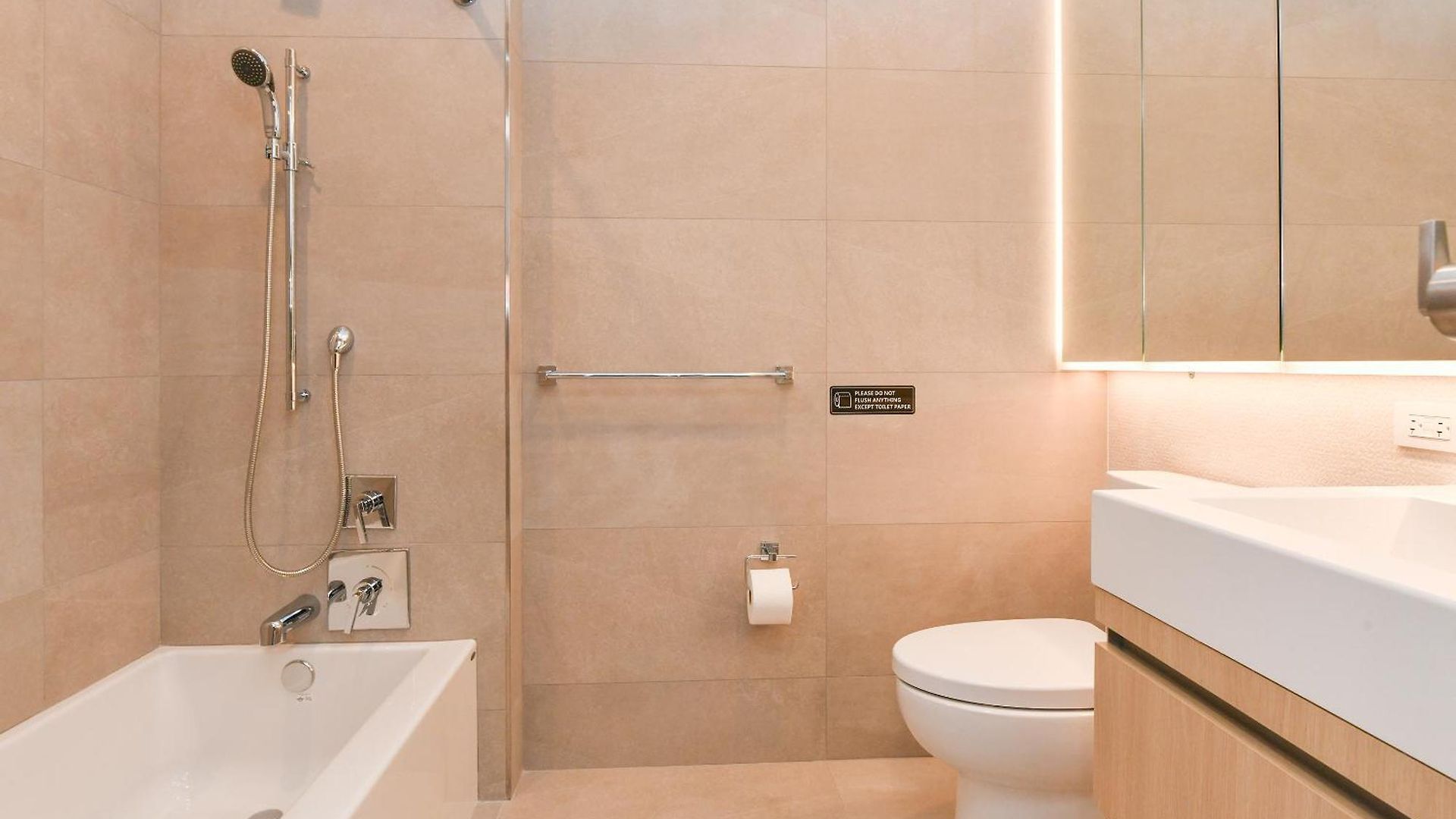 Sleek 2br Oasis In Financial District New York