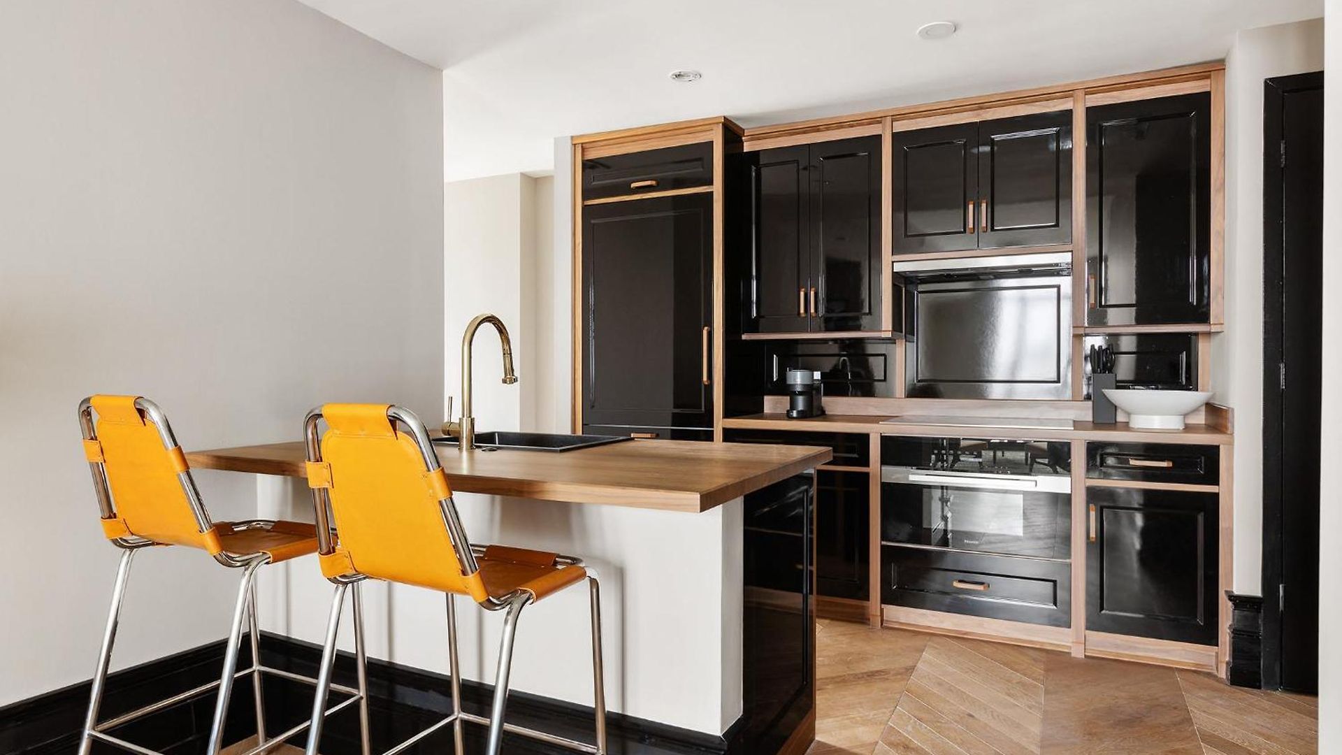 Freeman 1502 By Rove Travel - Les Modern