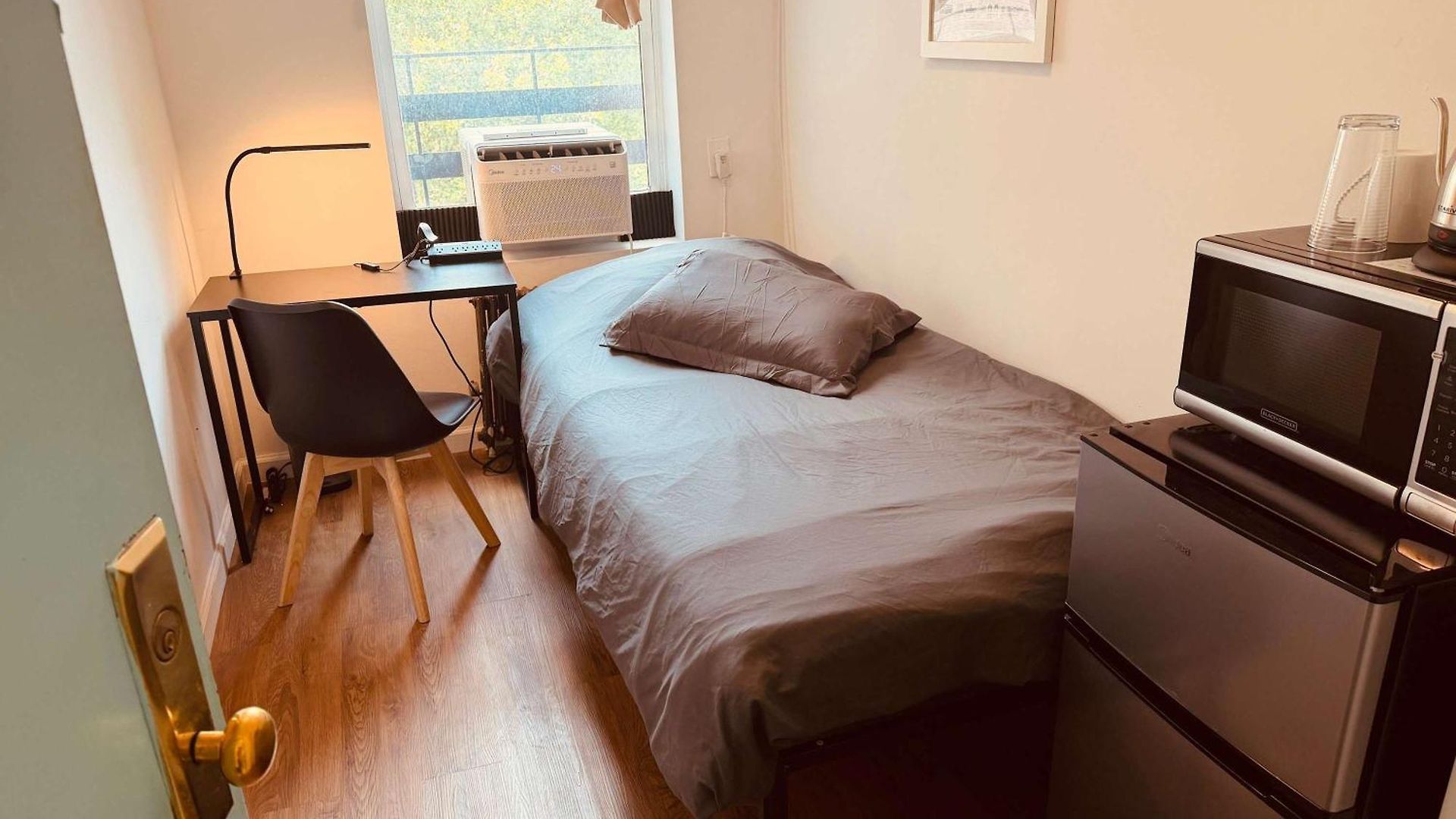 Apartment In Chelsea 9 - Shared Bathroom - 5th Floor Walk Up