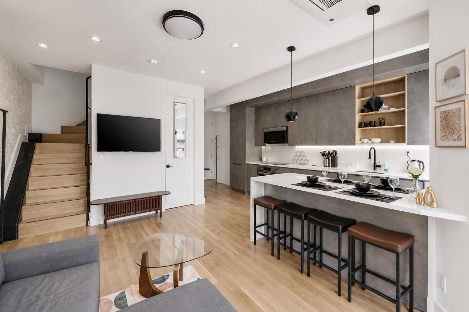Spacious And Renovated 2bd Near Train With Balcony Apartment New York