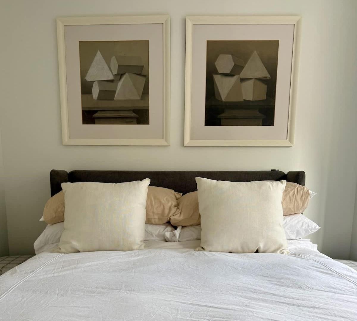 Pied-a-terre In The Sky Apartment