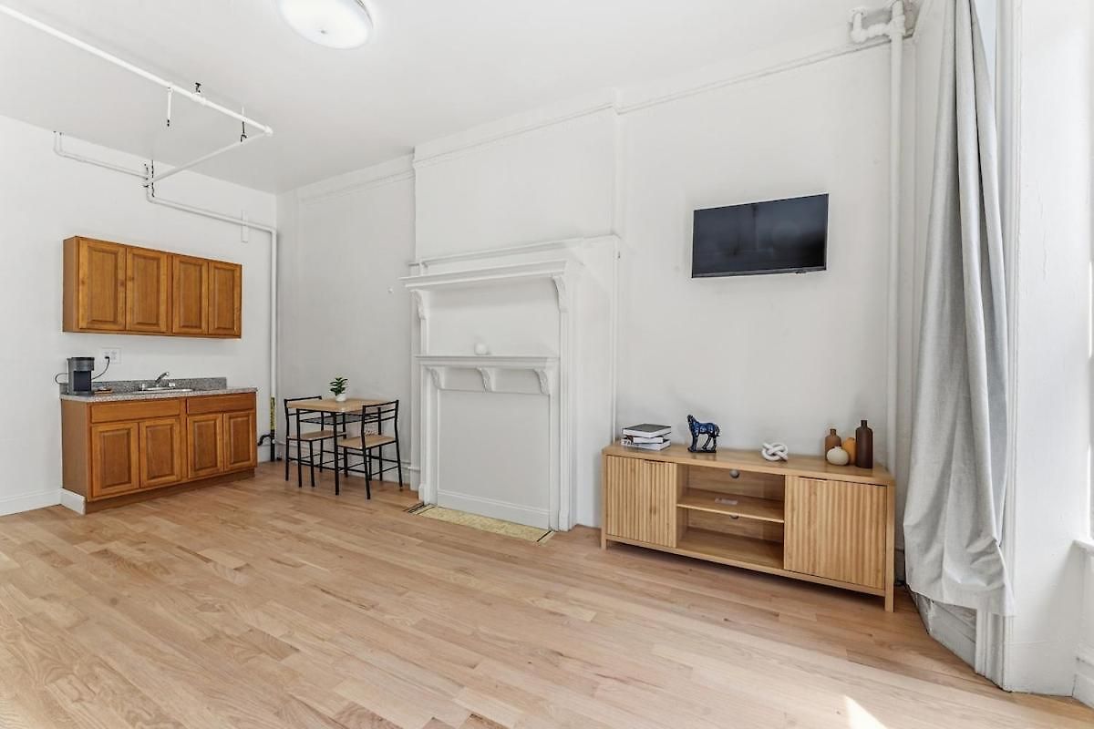 Bright Uptown Manhattan Near Subway&dining Apartment New York