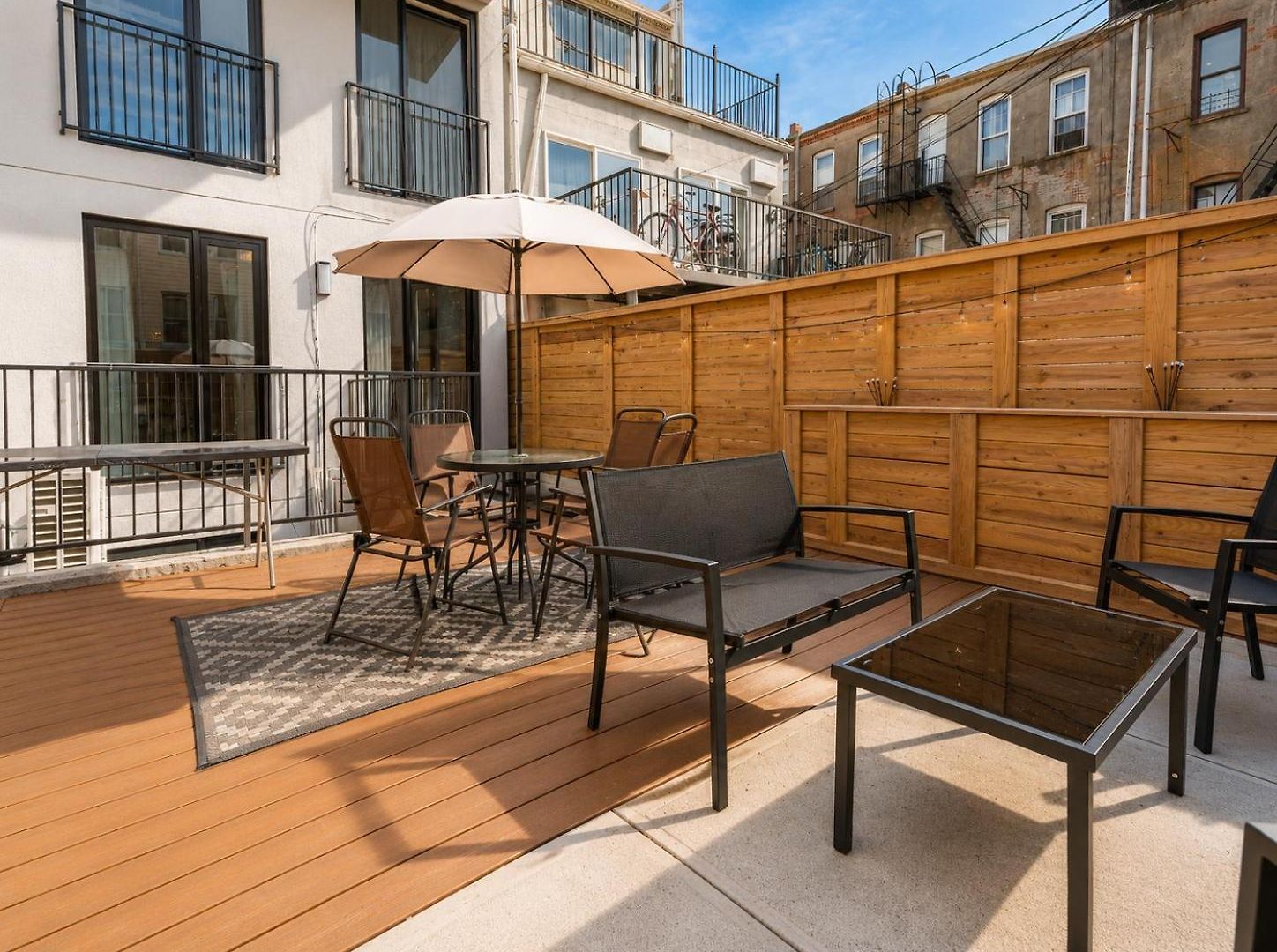 Modern And Stylish 1bd Duplex And Backyard Apartment New York