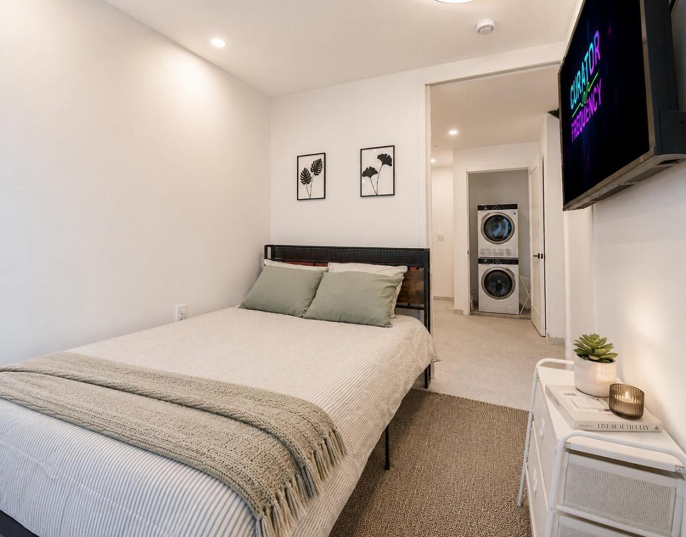 Apartment Modern And Stylish 1bd Duplex And Backyard