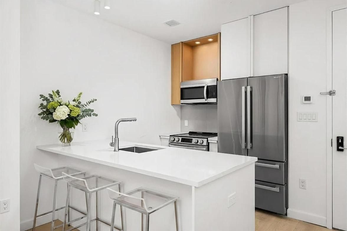 1 Stop Midtown Corner Skyline Penthouse New Modern Patio 1 Bedroom *