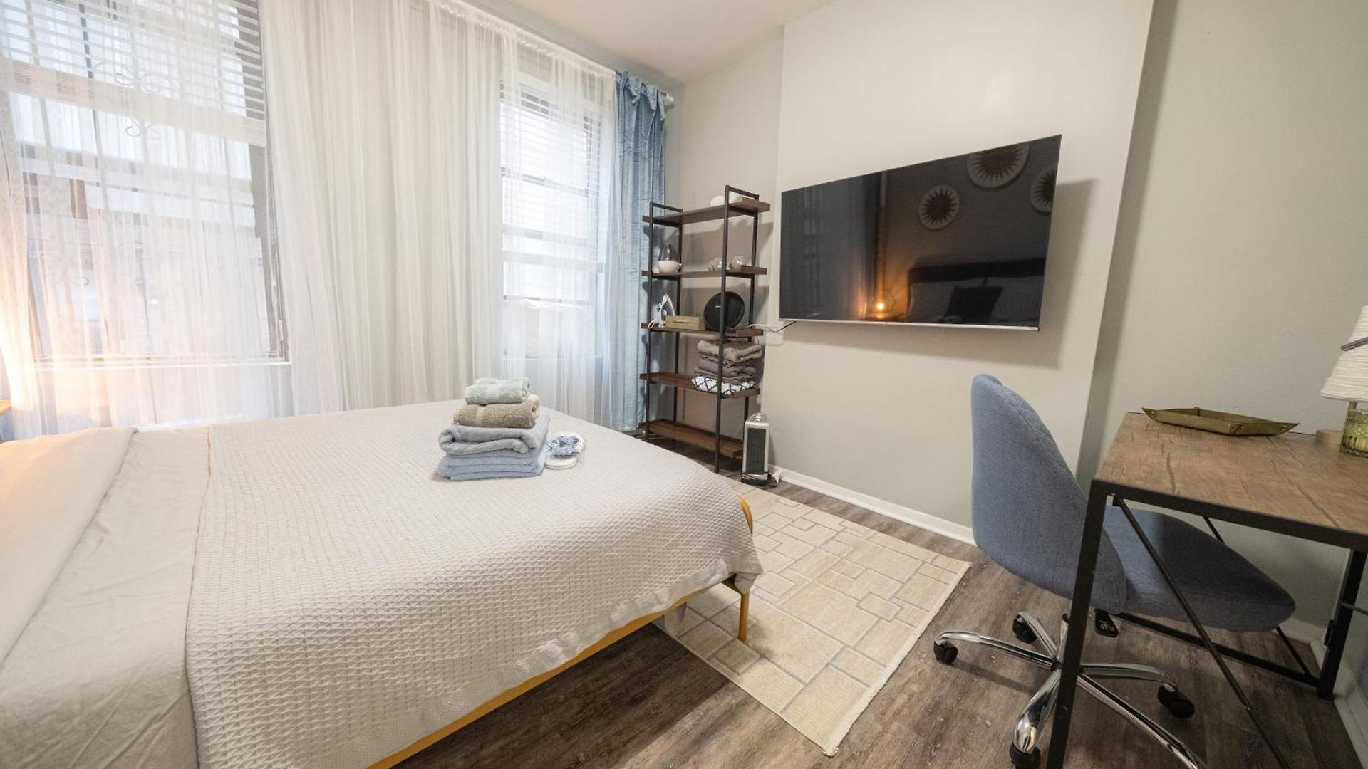 Apartment Cozy 1 Bedroom *