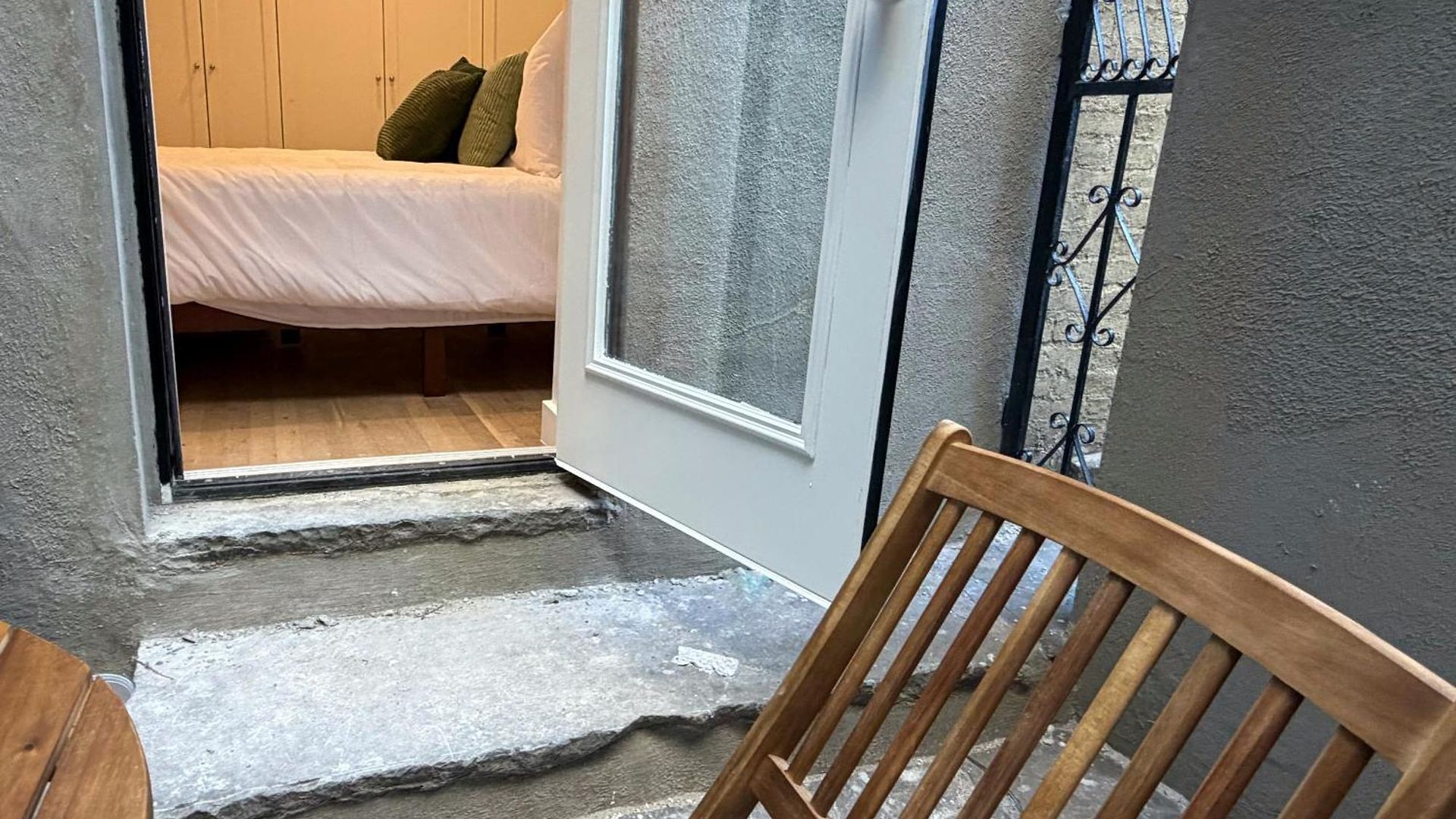 Nature Inspired Large Suite, Centrally Located * New York