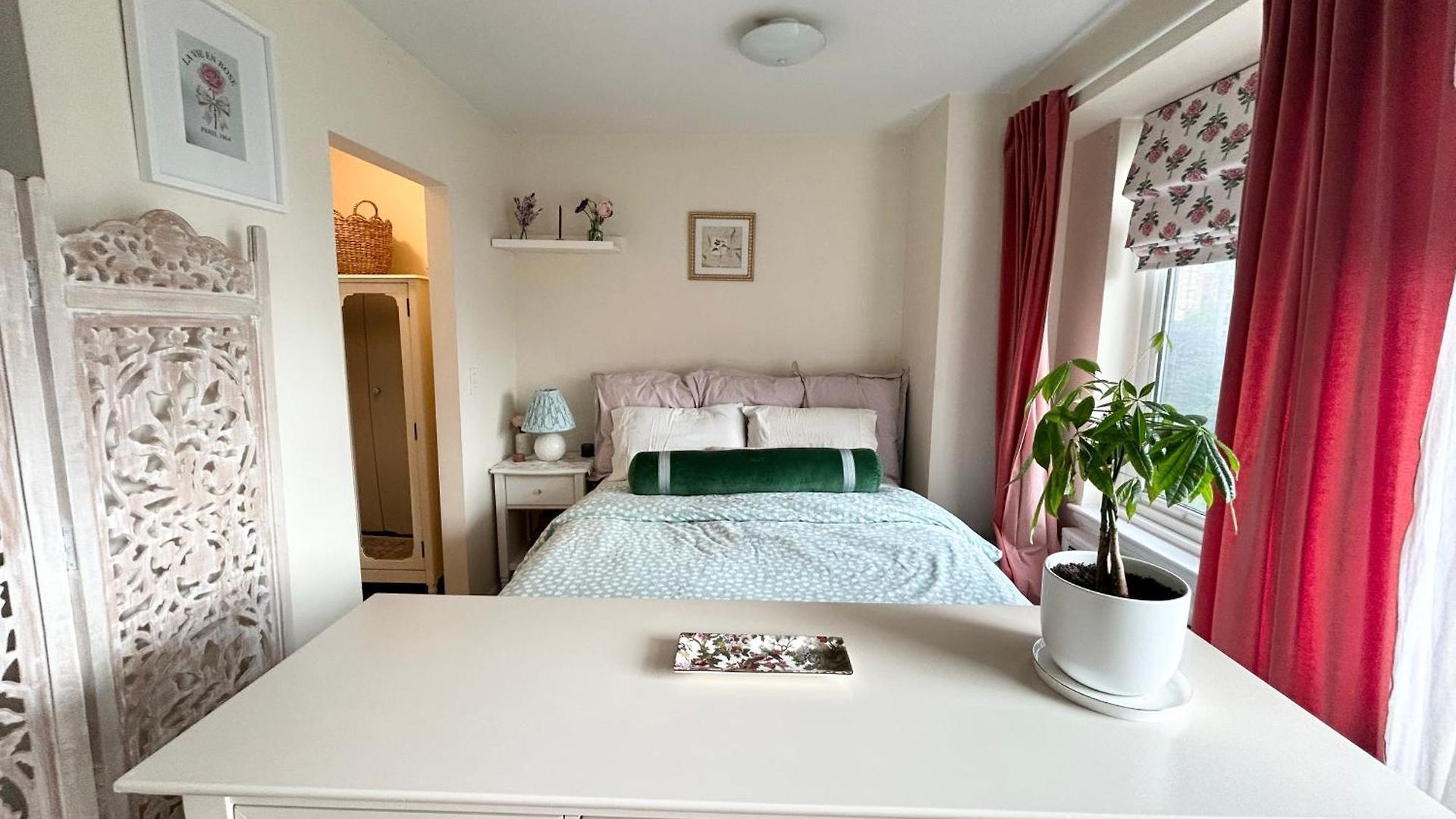 Spacious And Beautiful At Park West! Apartment *