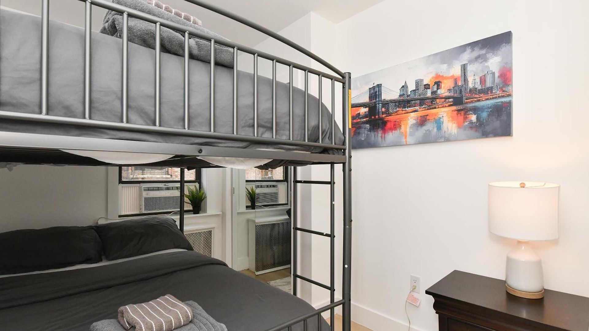 Elegant 2 Bedroom Retreat Near Park
