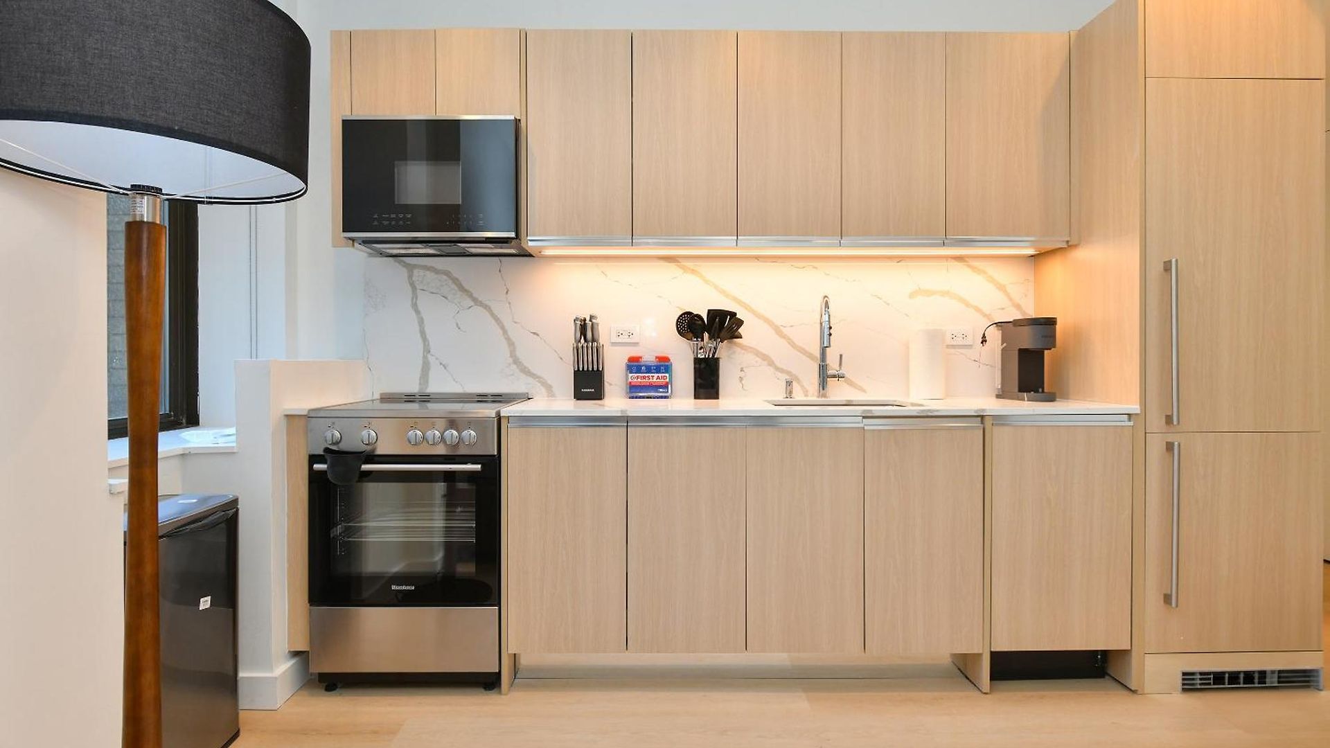 Sleek 2br Oasis In Financial District Apartment *