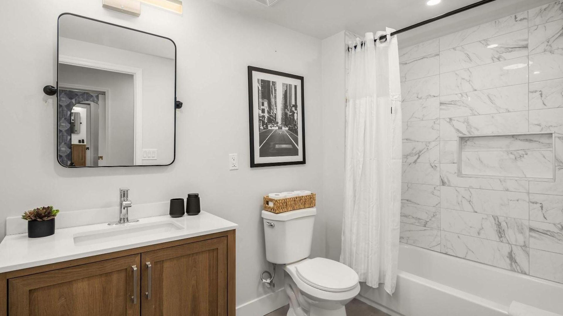 Bright And Modern Unit New York