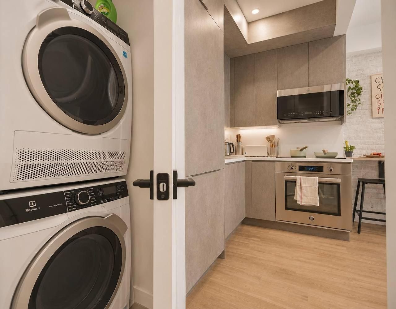 Stylish 1bd With Balcony&washer Near Train *