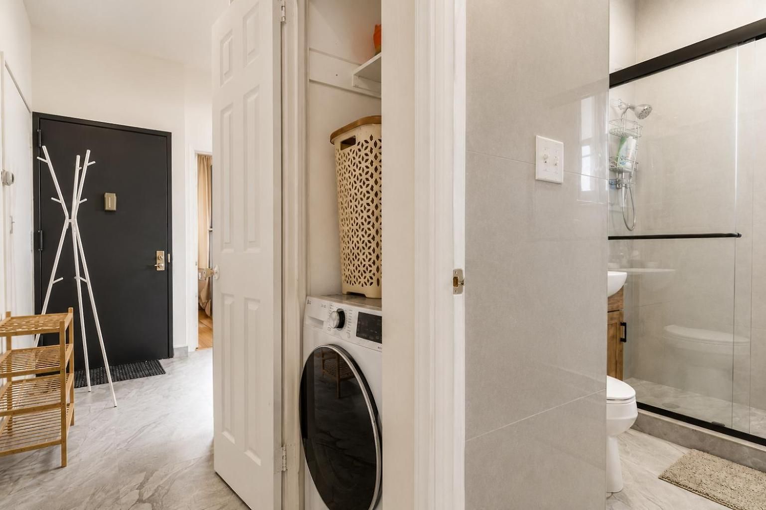 Stylish Near Airport By Train Easy Access To Manhattan Apartment New York