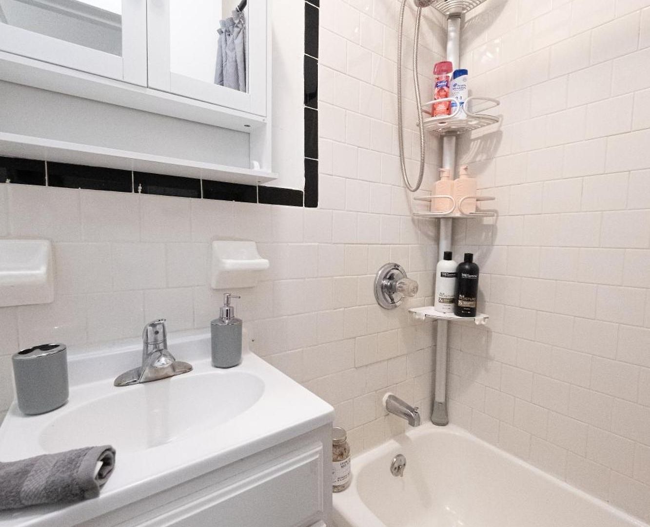 Cozy 1 Bedroom Apartment