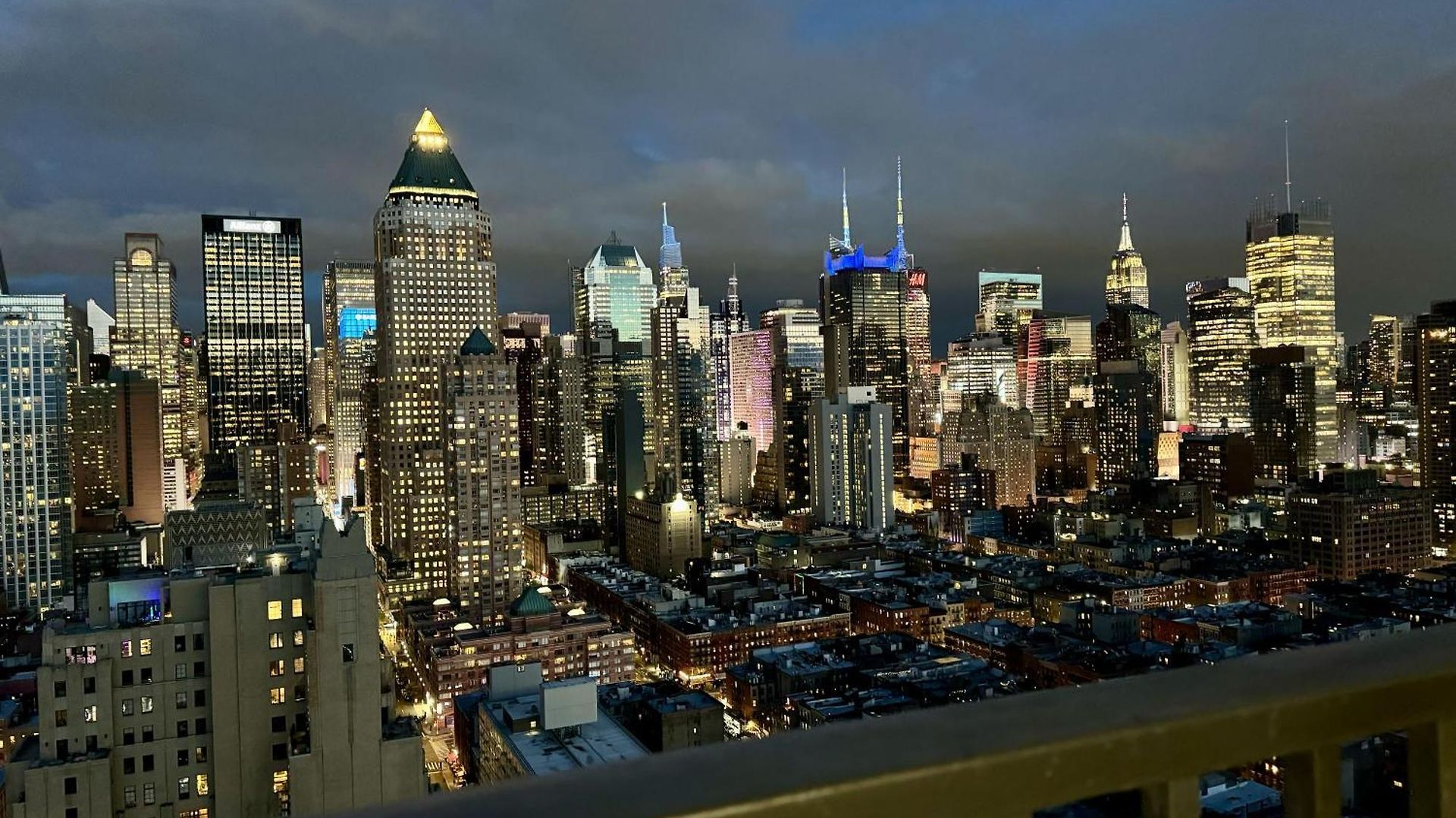 Apartment Midtown High Floor Stunning Panoramic View Corner 2br