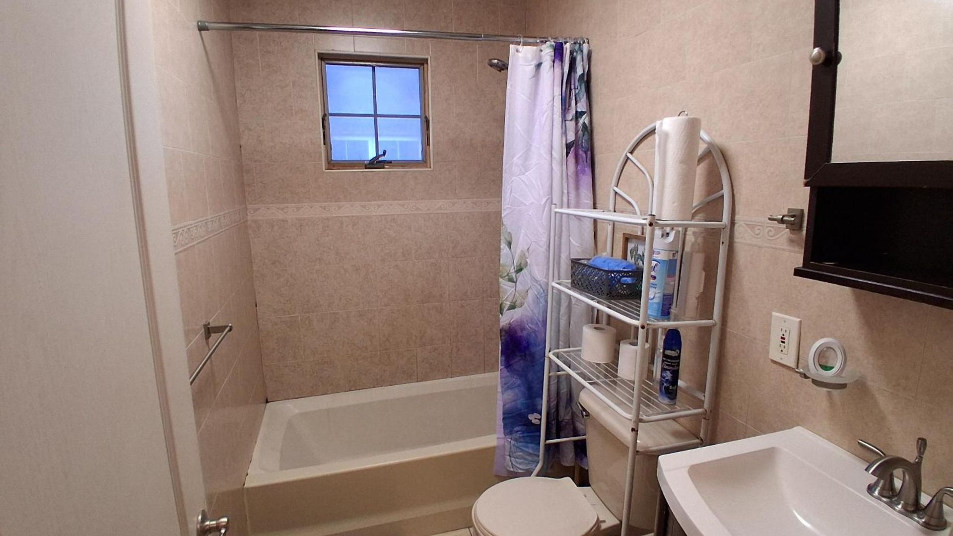 Cozy 20 Minute Train To Midtown Manhattan * New York