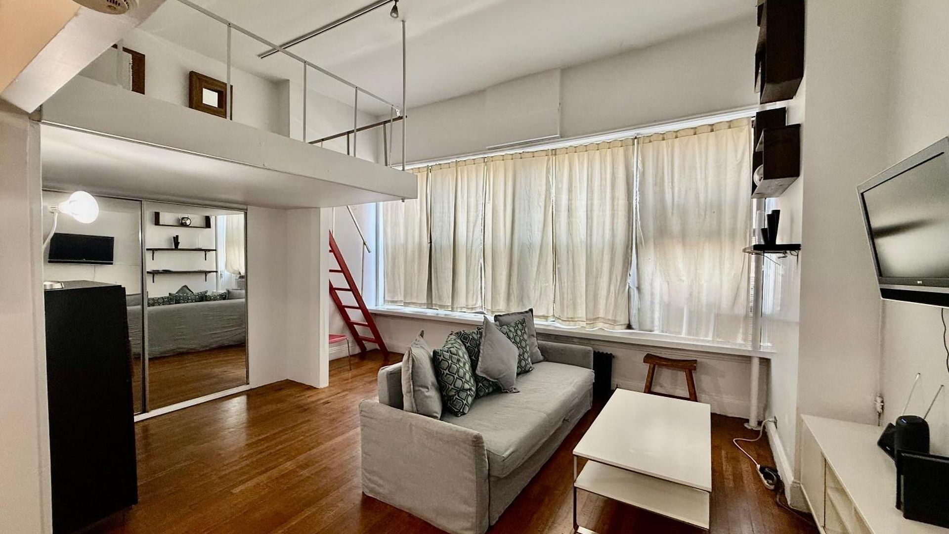 Great In Next To Time Square * New York