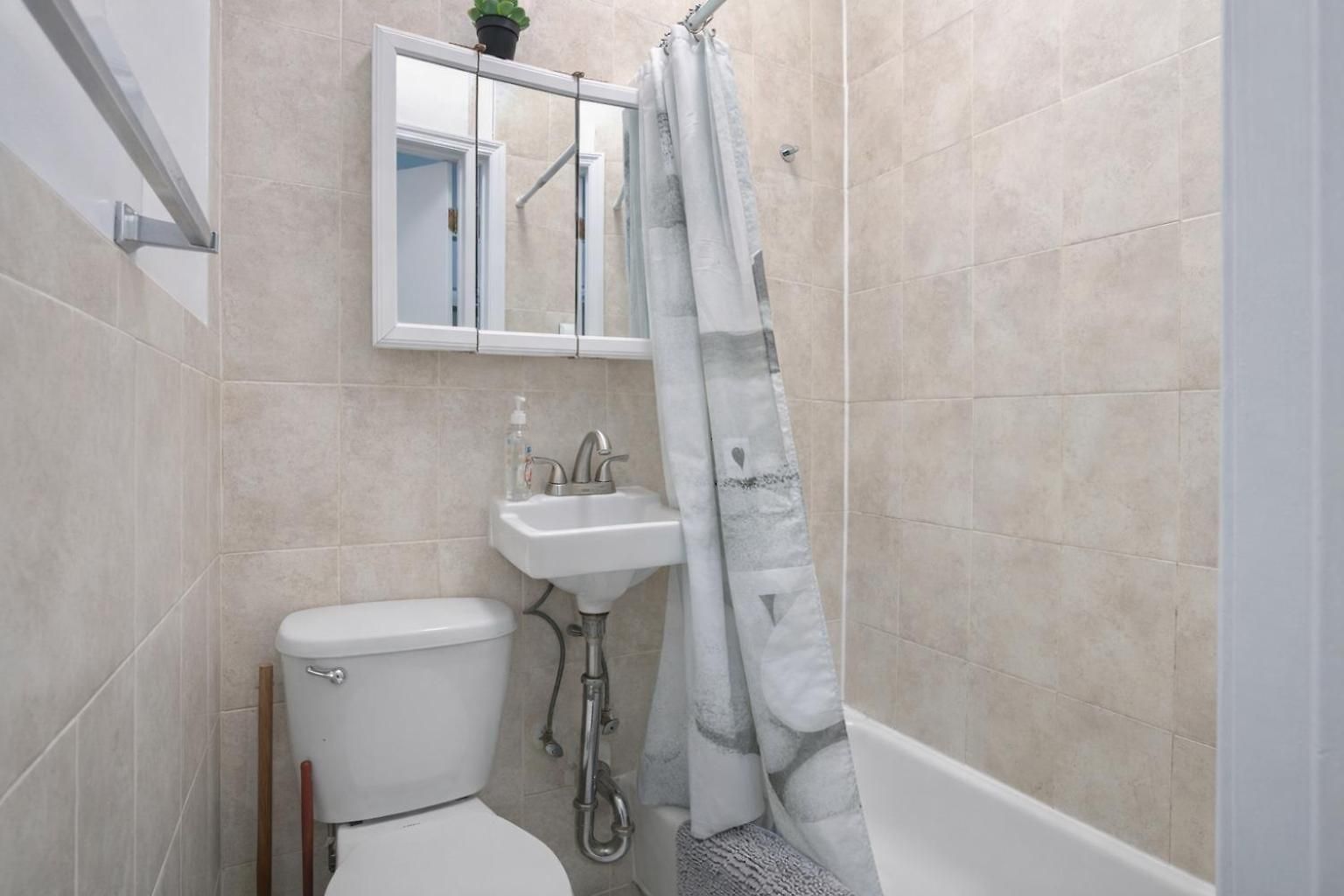 2 Bedroom Cozy Gem * New York