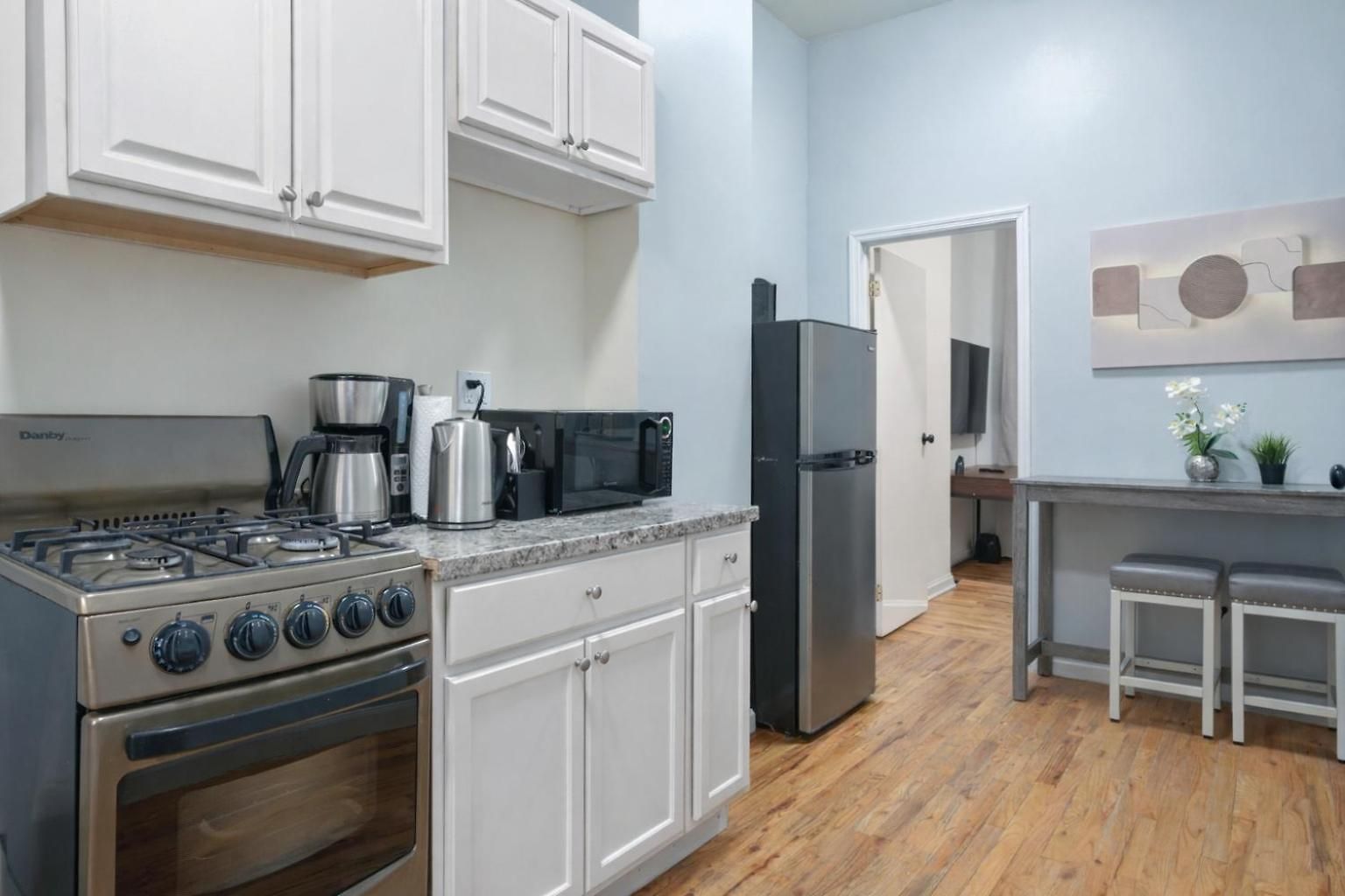 Apartment 2 Bedroom Cozy Gem New York