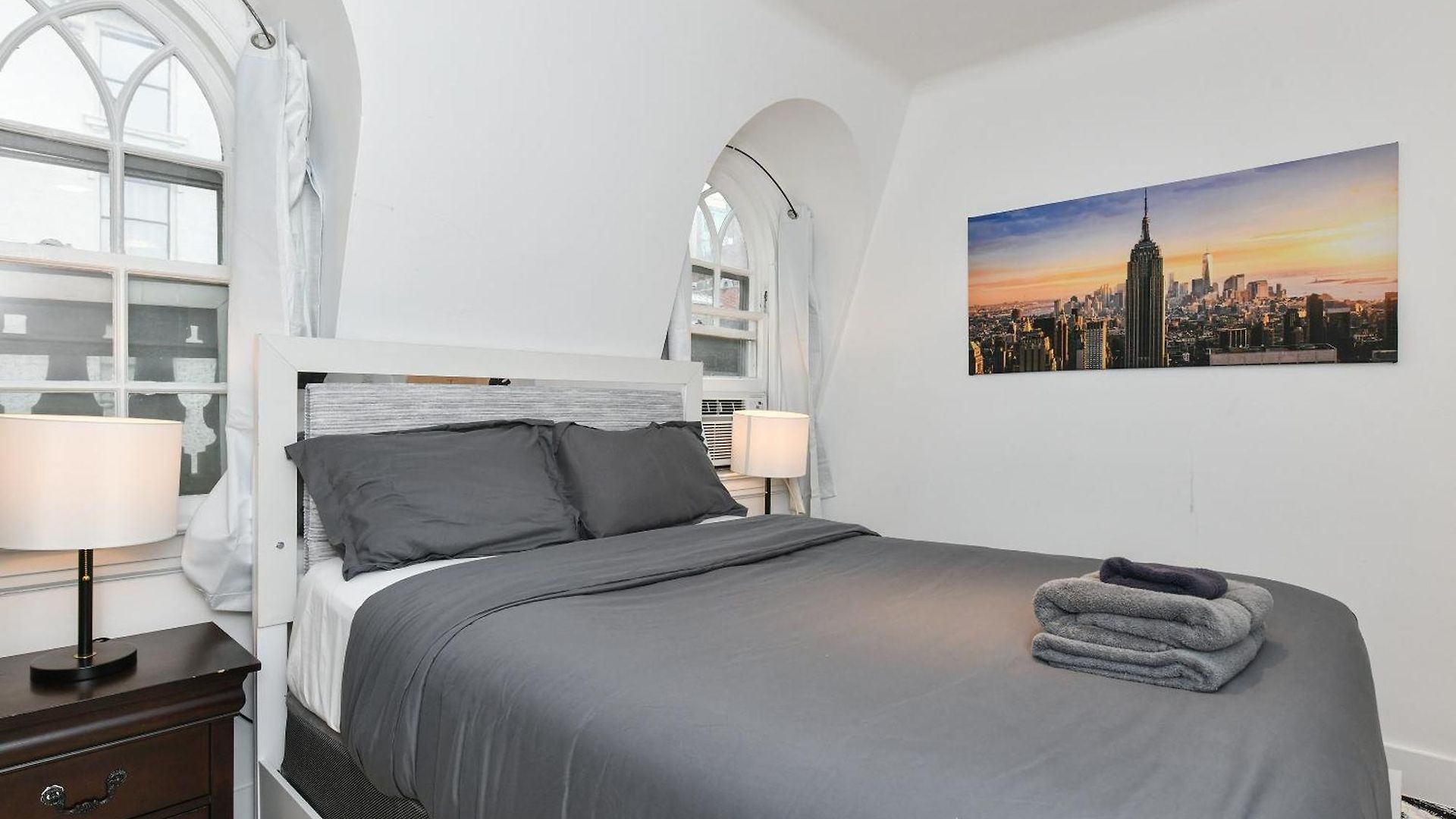 Chic 2br Steps To Park