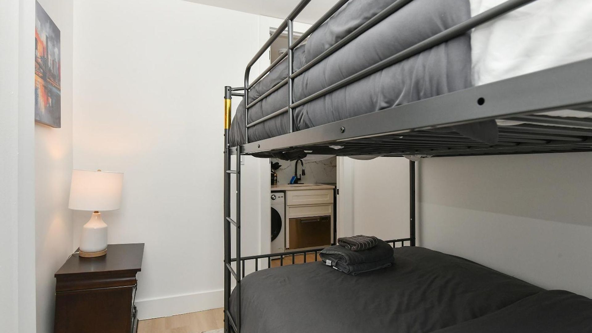 Elegant 2 Bedroom Retreat Near Park Apartment