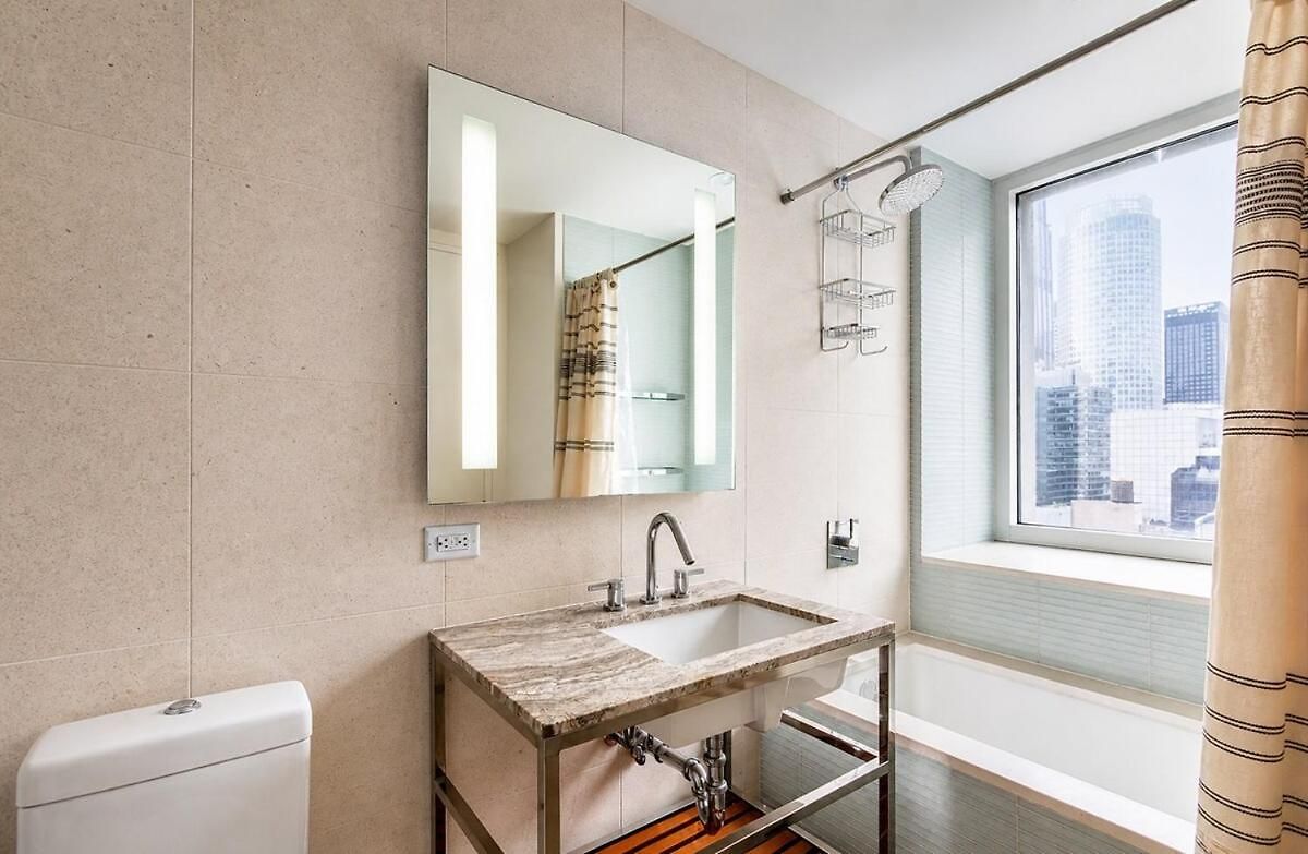 Luxury Midtown 2br, Views, 24-7 Doorman, W-d *