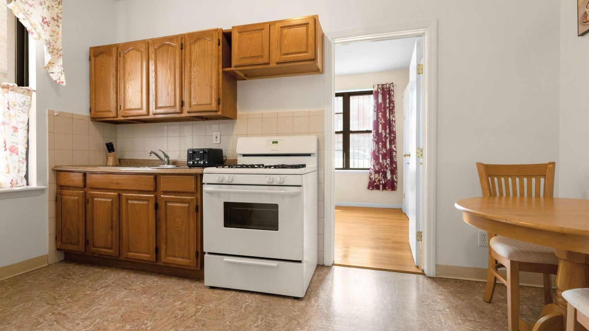 Fully Furnished 1br In Sunnyside - Near Subway *