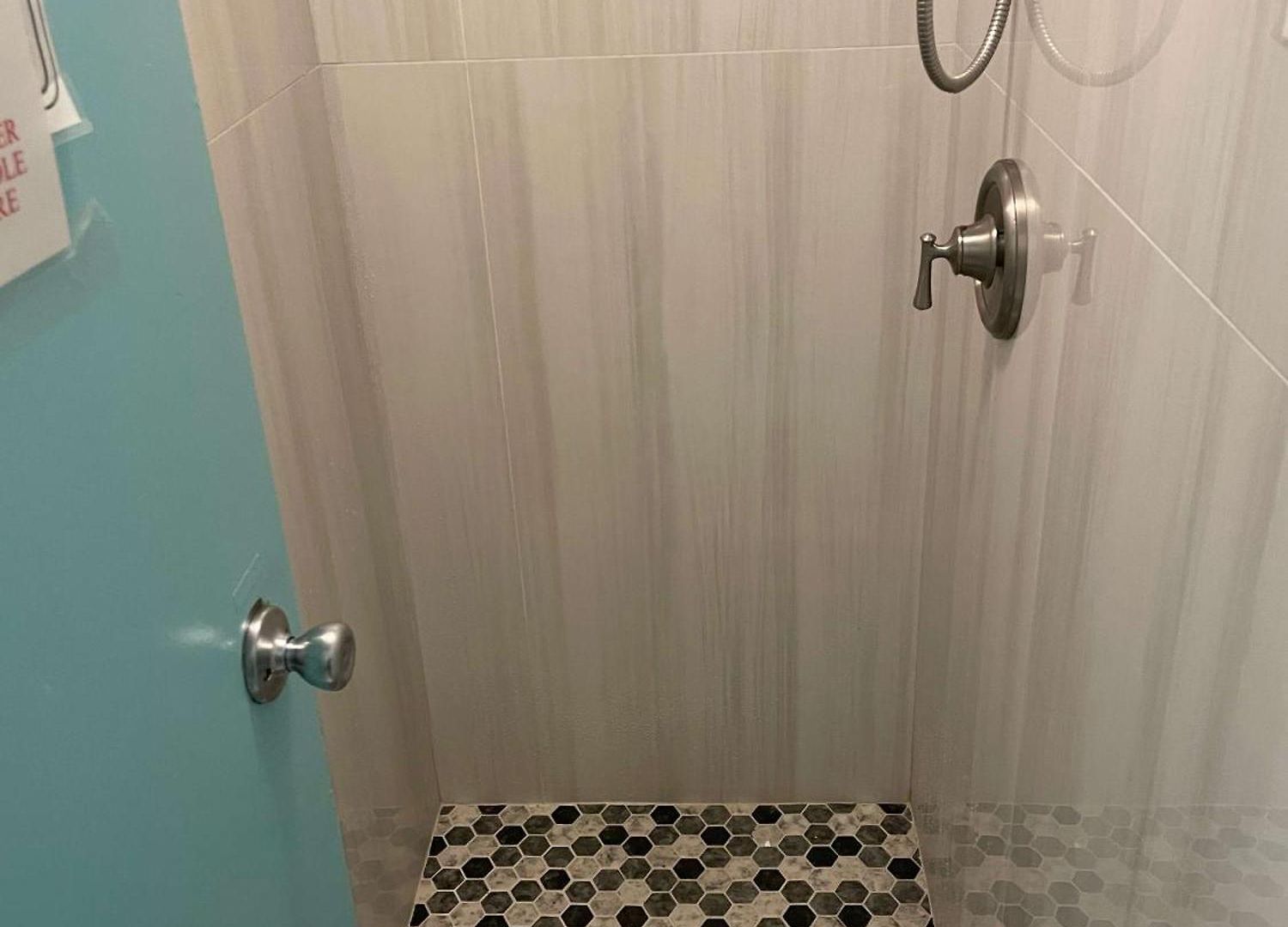 In Chelsea 9 - Shared Bathroom - 5th Floor Walk Up *