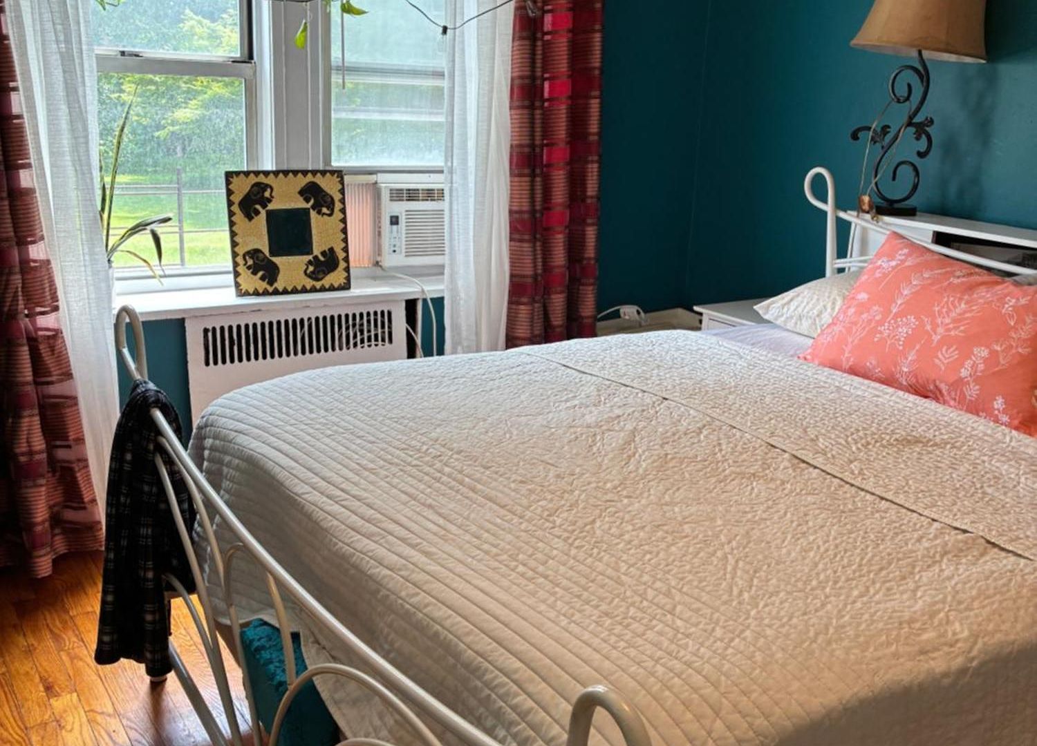 Tranquil One Bedroom In Beautiful North Riverdale Apartment