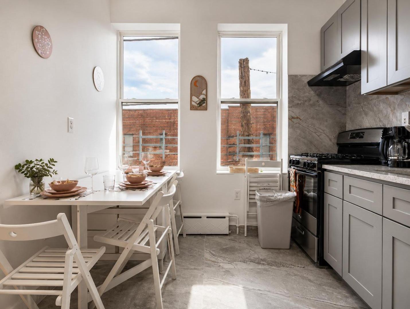 Stylish Near Airport By Train Easy Access To Manhattan Apartment New York