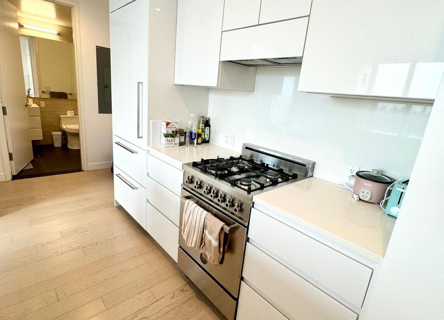 1 Stop To Midtown Spectacular Panoramic View Luxury High Rise Corner 1 Bedroom Apartment New York