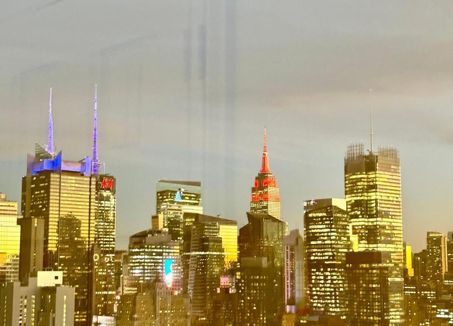 Midtown High Floor Stunning Panoramic View Corner 2br Apartment *