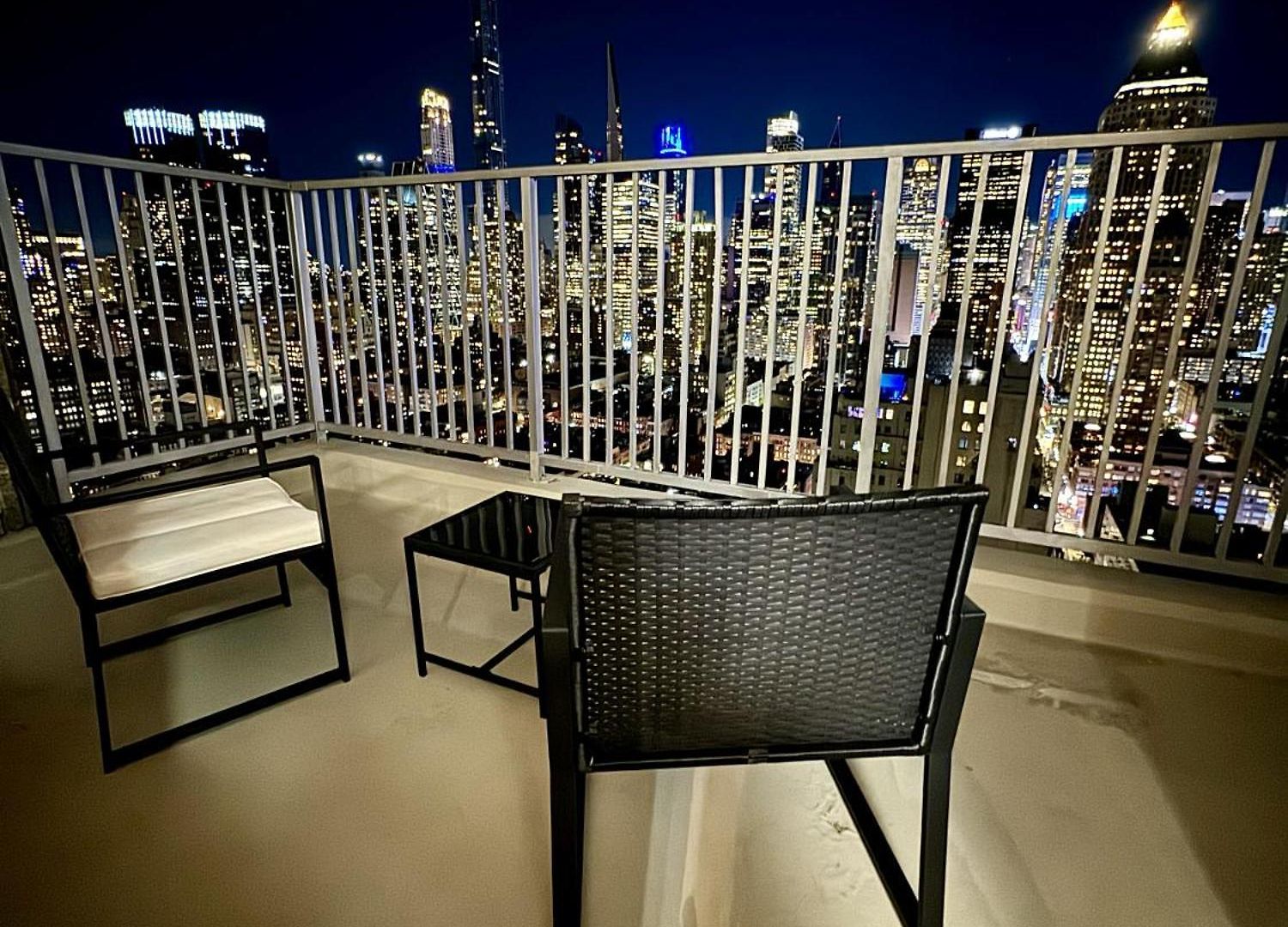 Apartment Midtown High Floor Stunning Panoramic View Corner 2br *